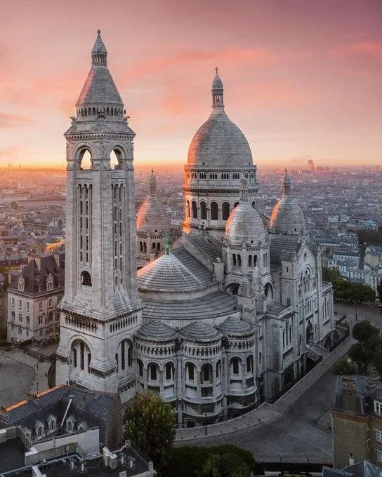 Modern Marvels: Contemporary Architecture Amidst History