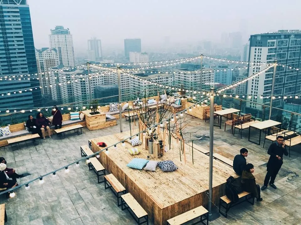 Hidden Cafés with a View: Rooftop Retreats and Lakeside Hideaways