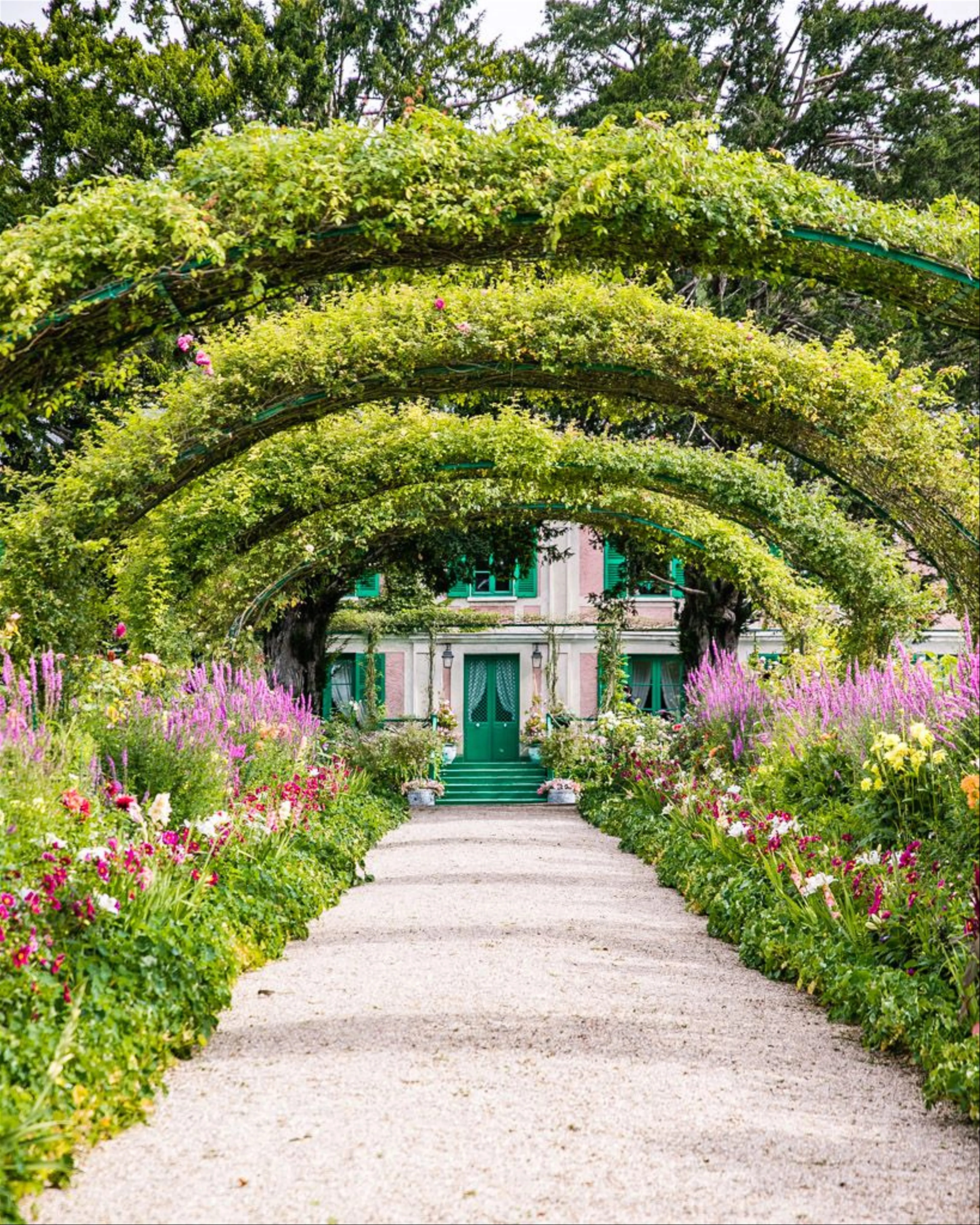 Discovering the Secret Gardens of Giverny: Monet’s Enchanting Inspirations