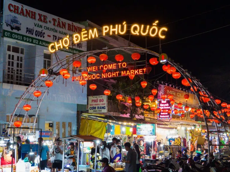 Mua Sắm Và Thương Lượng Tại Chợ Đêm