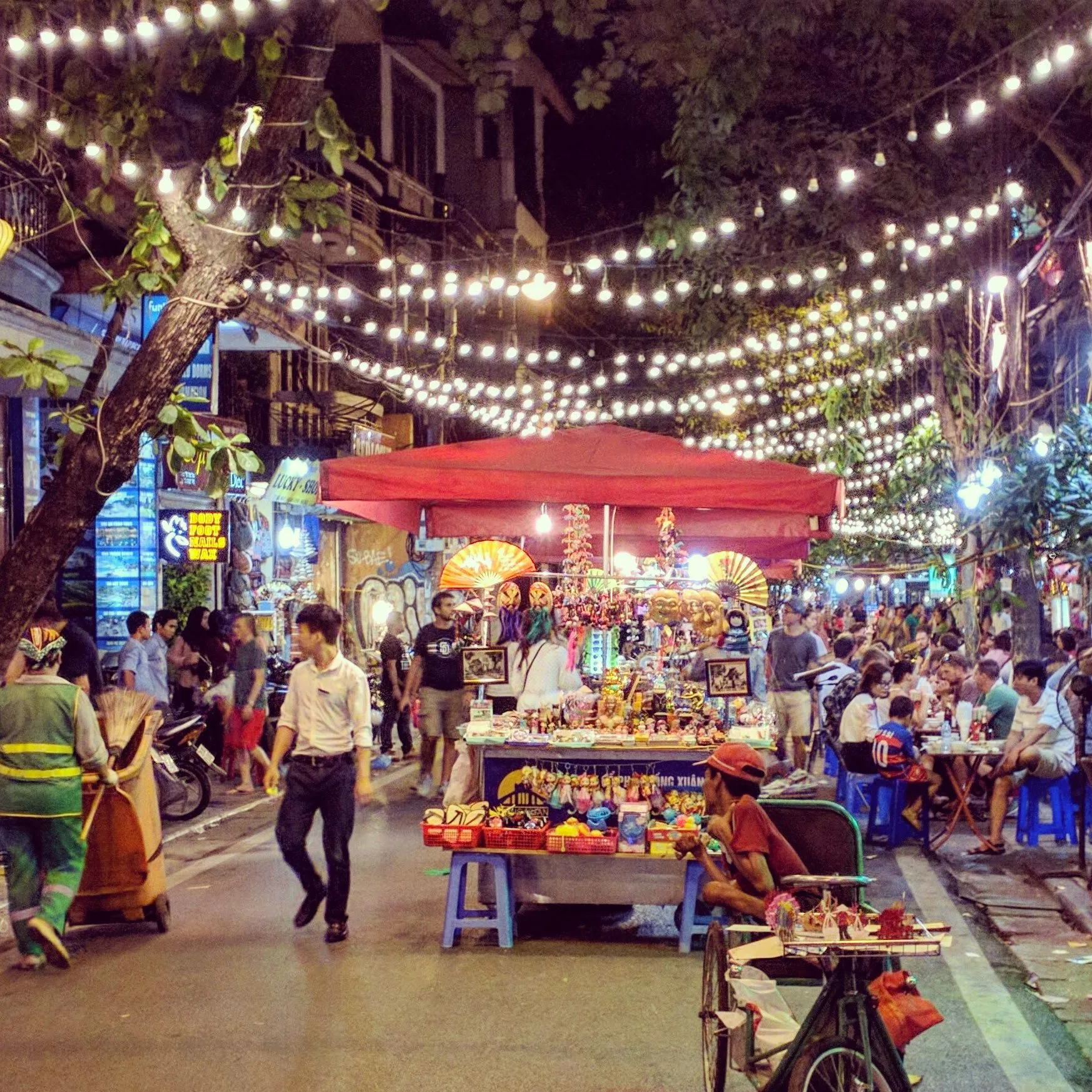 Exploring Hanoi's Night Markets and Food Stalls