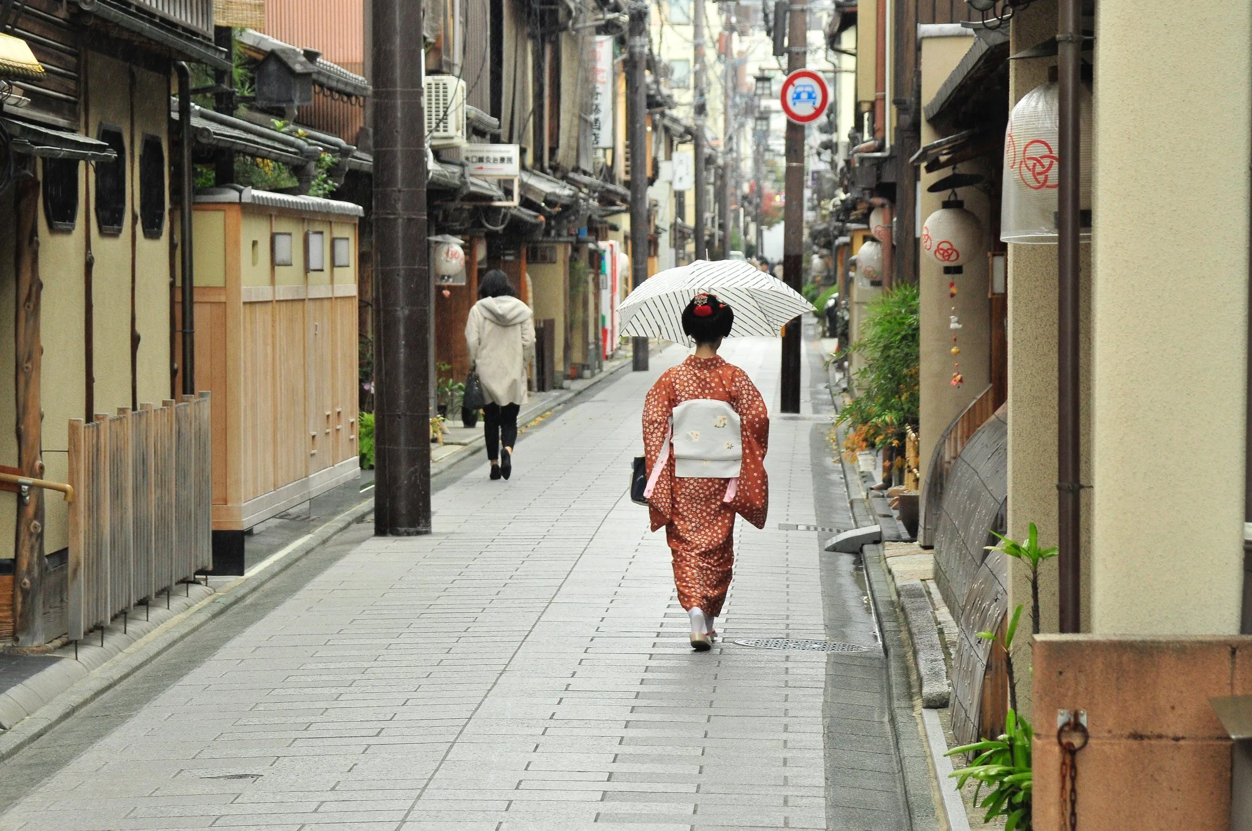 Introduction to Gion: A Walk Through History