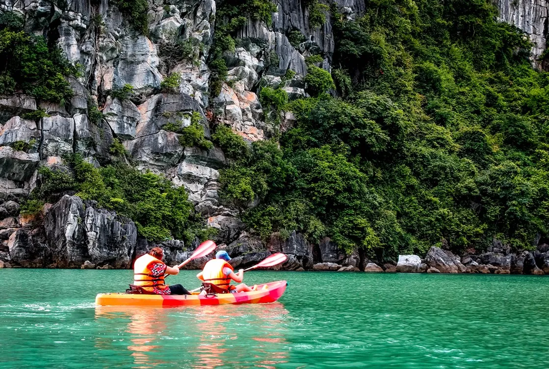 Chèo Thuyền Kayak Khám Phá Biển