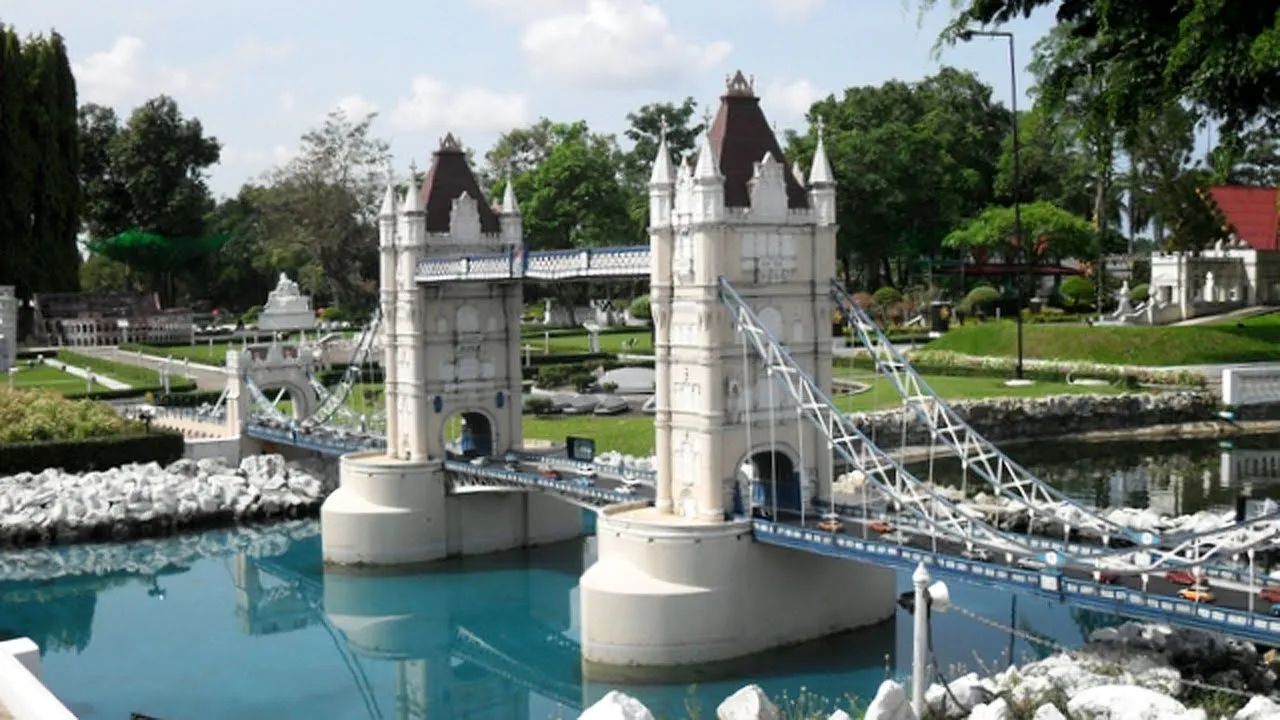 Mini Siam | A Famous Miniature Park In Pattaya | Chonburi | Thailand | - YouTube