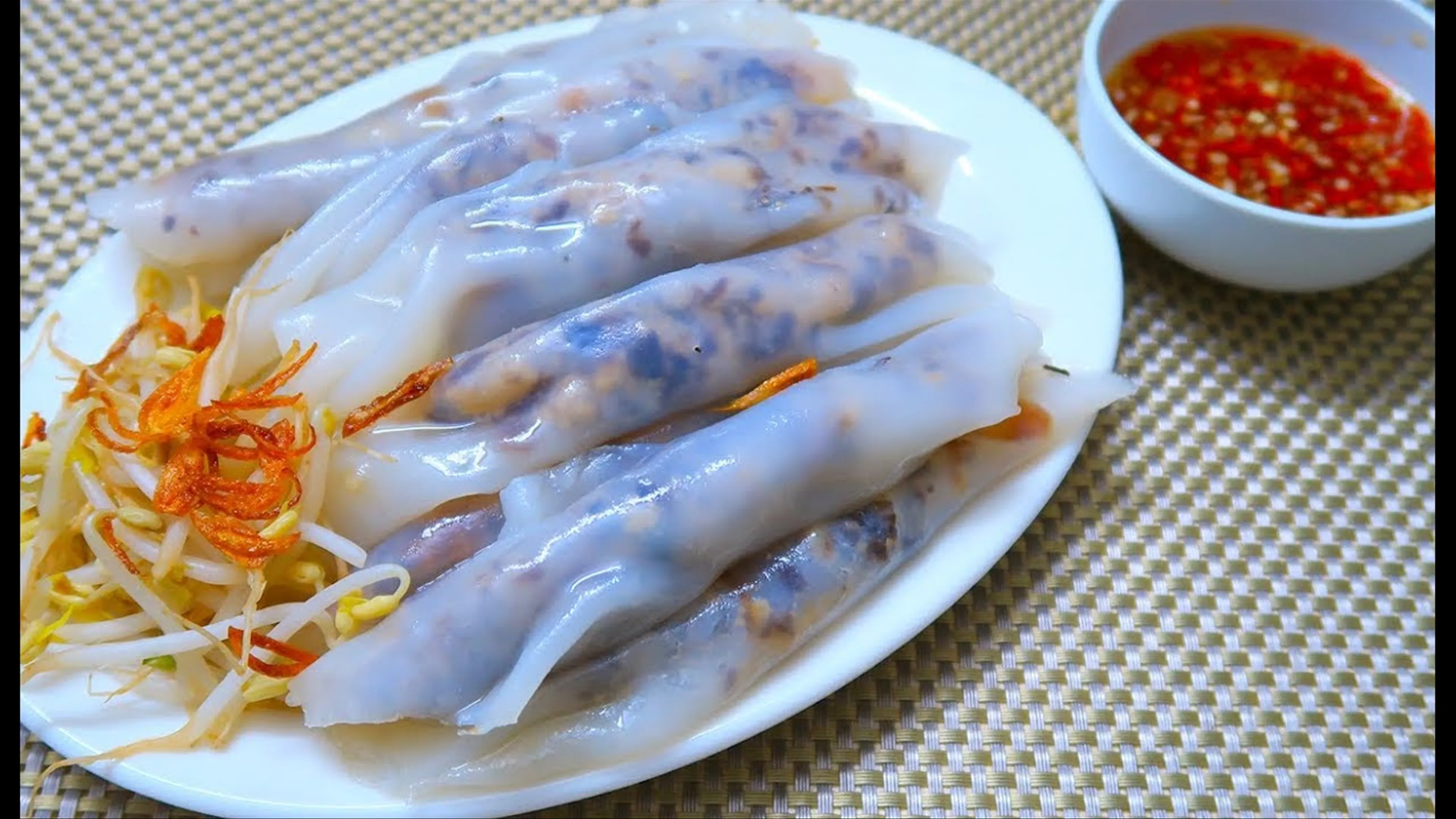 Thưởng Thức Hương Vị Độc Đáo của Bánh Cuốn Vùng New Orleans