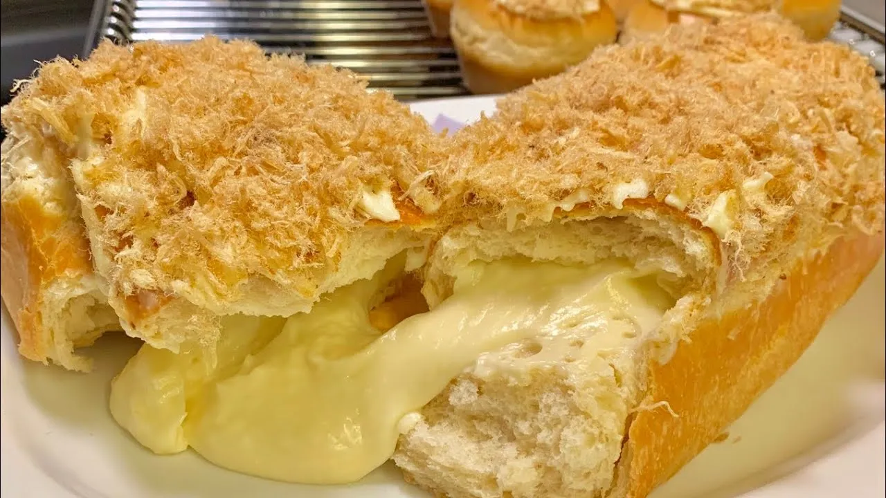 Thưởng thức bánh mì và phô mai thủ công