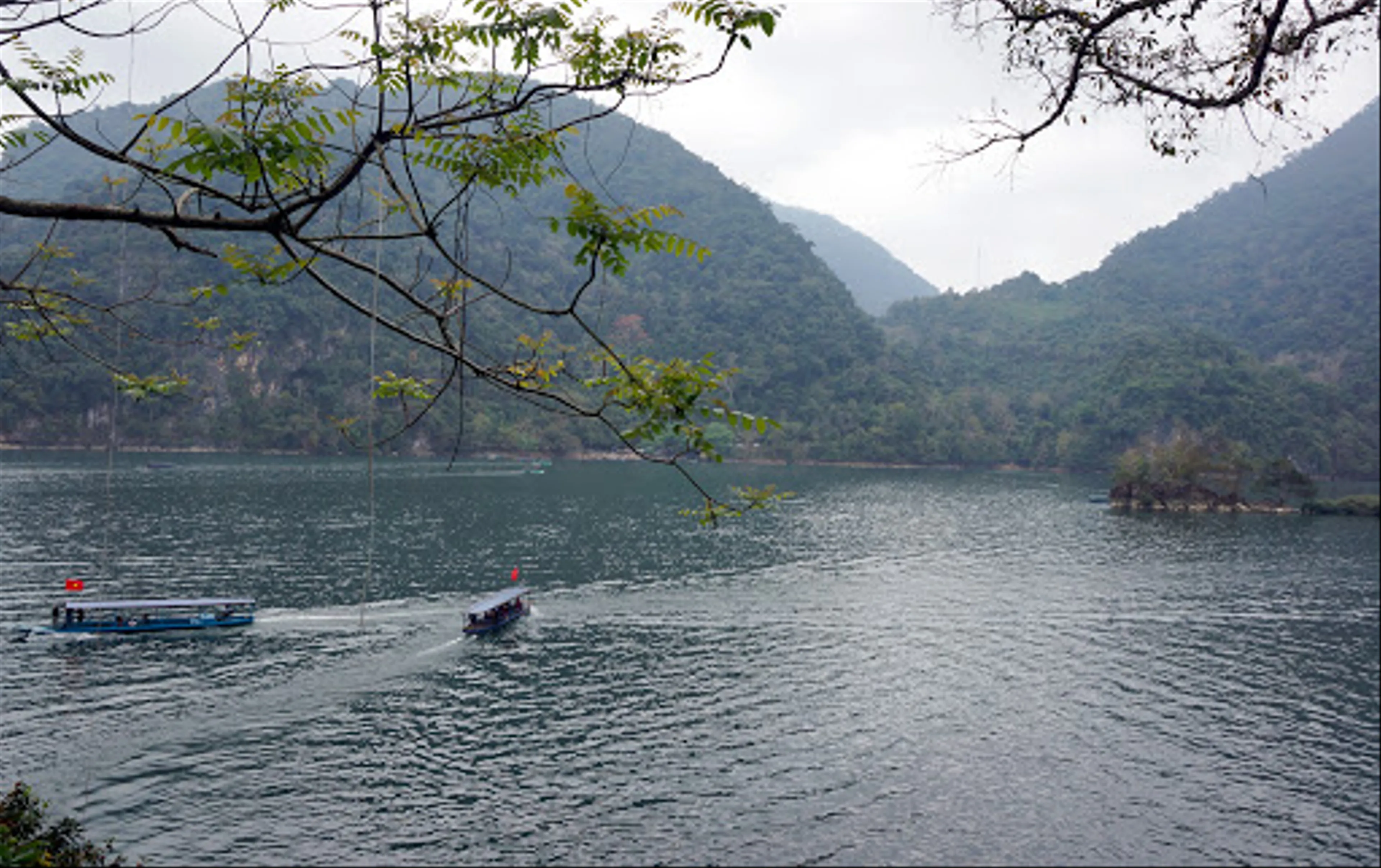 Tour du lịch hồ Ba Bể 2 ngày 1 đêm khởi hành từ Hà Nội