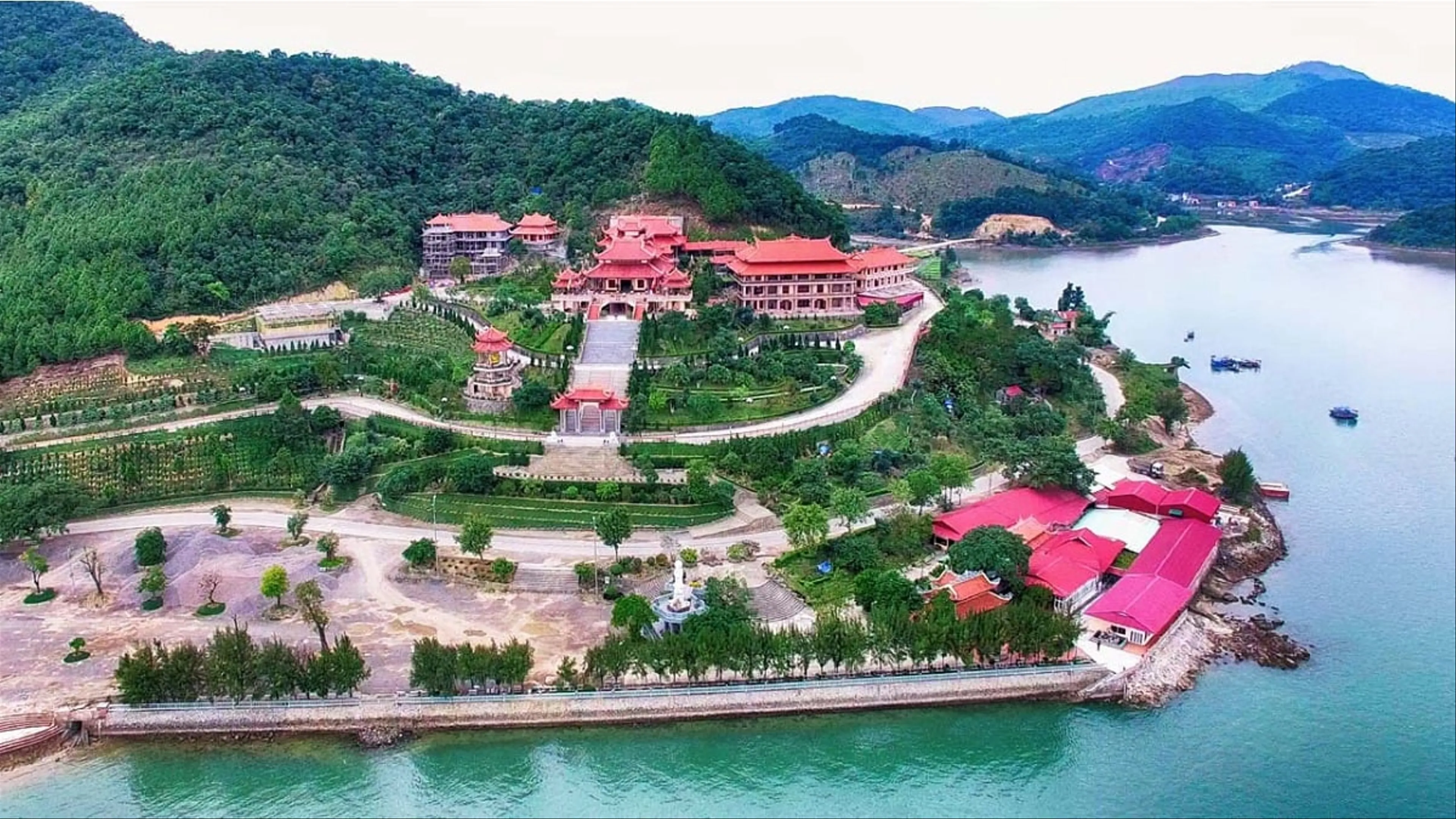 Tour Đền Cửa Ông - Chùa Cái Bầu - Cửa Suốt - Chùa Ba Vàng