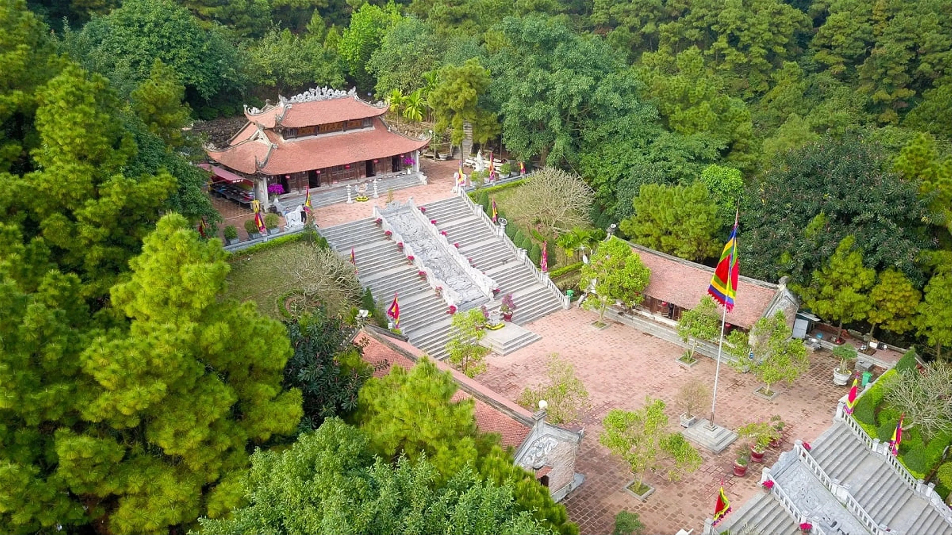 Tour du lịch Đền Chu Văn An - Đền Cao - Côn Sơn - Kiếp Bạc 1 ngày