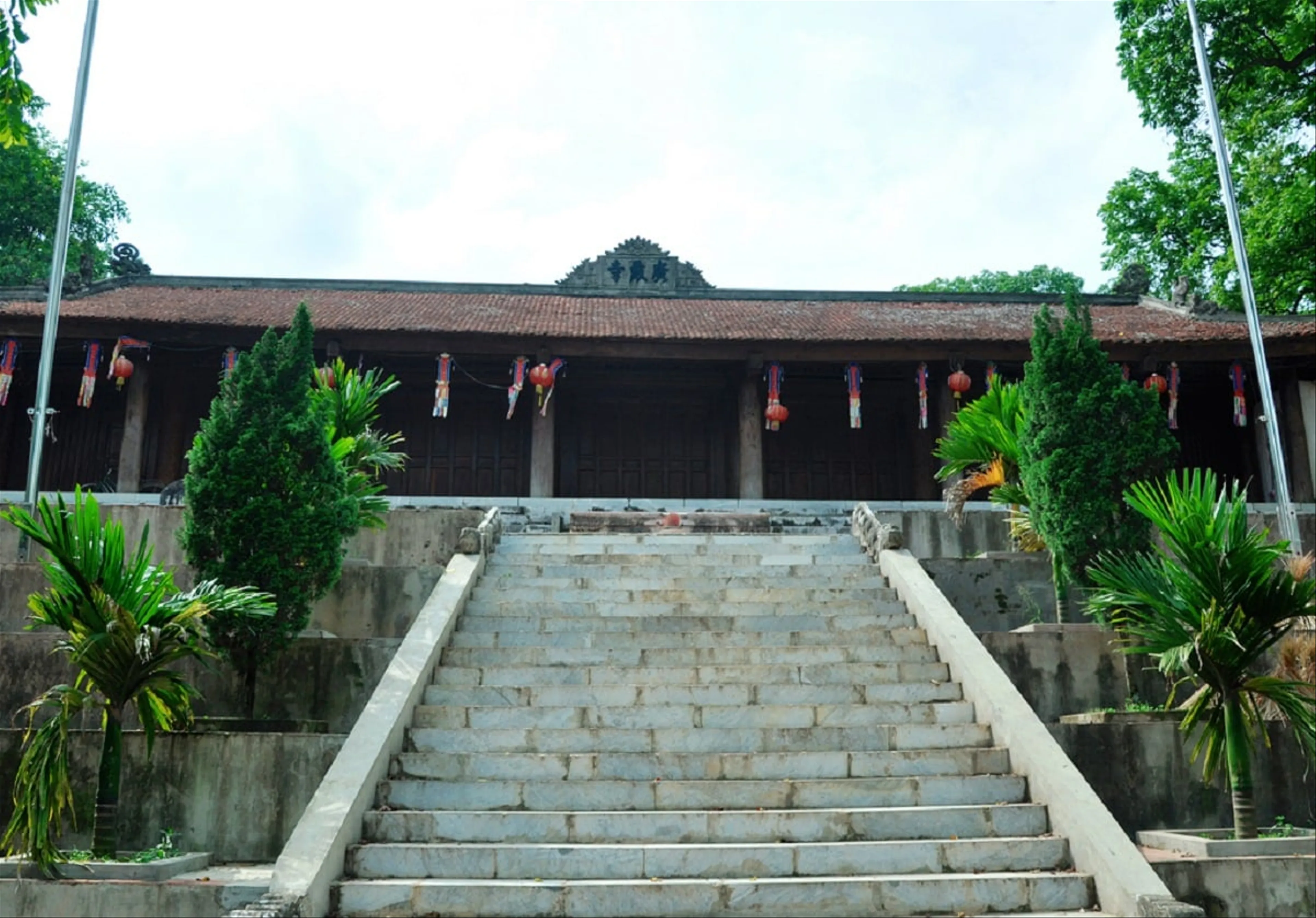 Tour du lịch Chùa Giám - Chùa Trăm Gian - Đền Cao - Đền Vua - Chùa Ba Vàng khởi hành từ Hà Nội