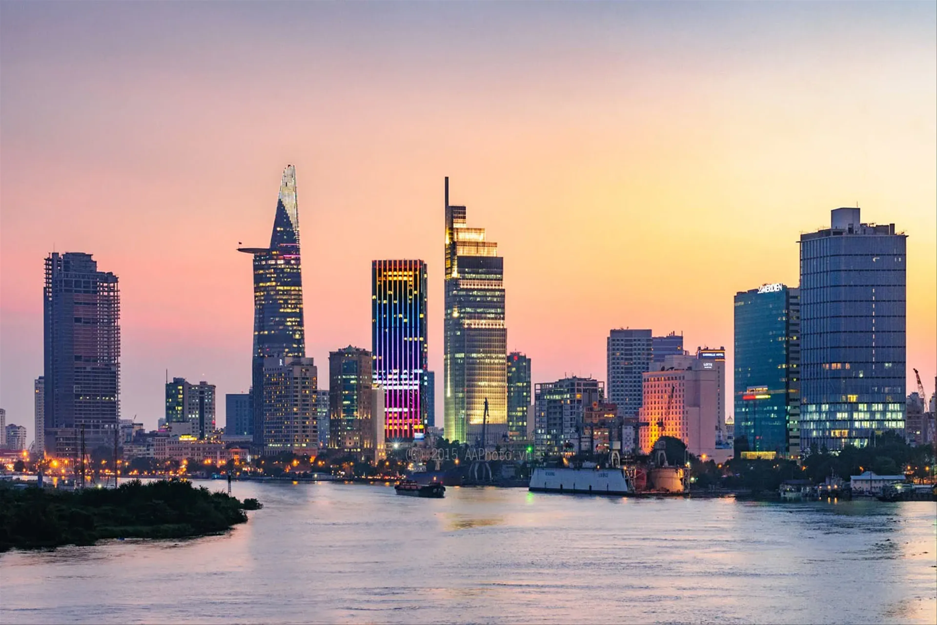 Tour du lịch Sài Gòn buổi sáng