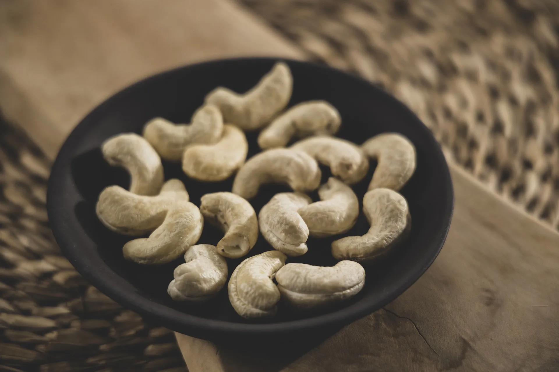 Cashew nuts in a black bowl