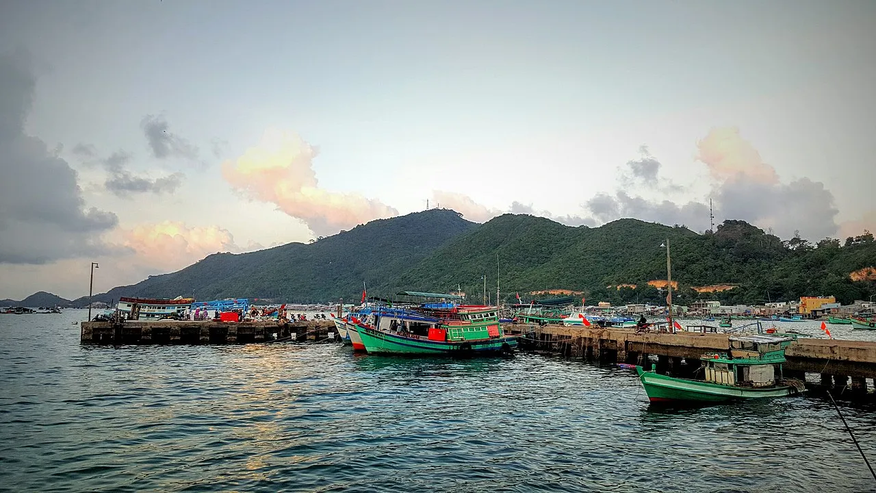 Fishing boats in Nam Du