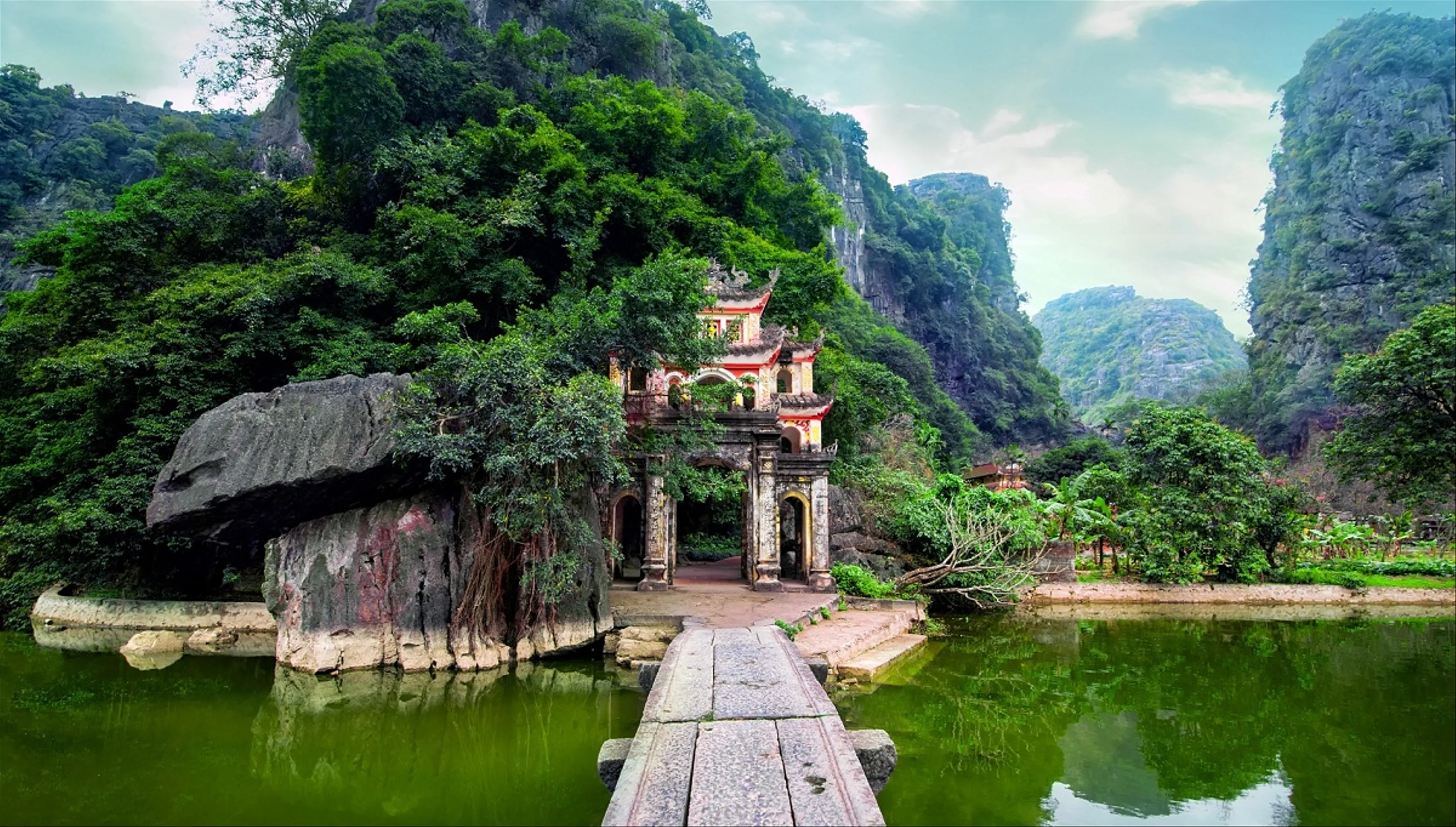 Tour Sài Gòn - Ninh Bình 3 ngày 2 đêm: Hoa Lư - Tam Cốc - Bái Đính - Tràng An