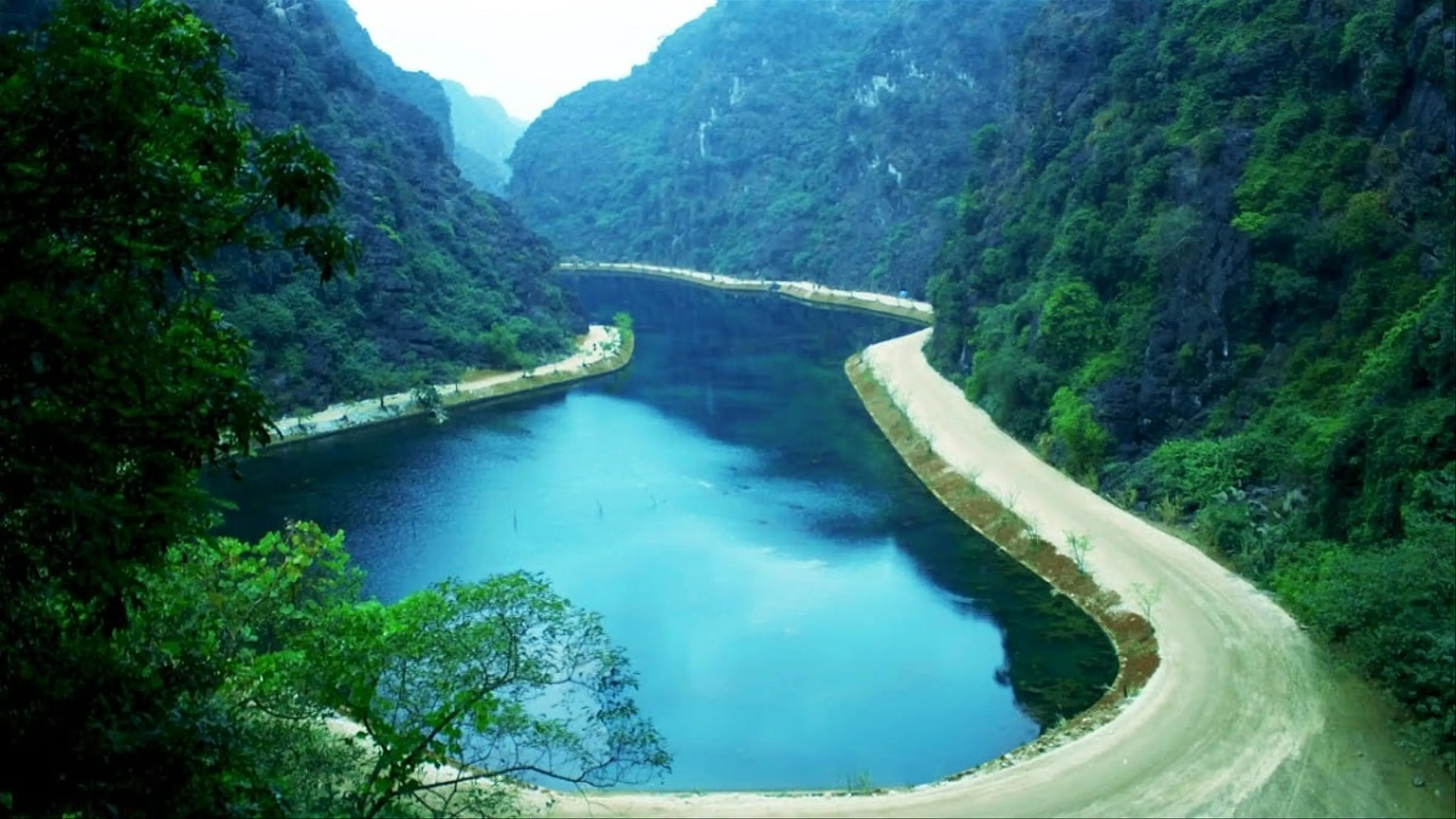 Tour Ninh Bình 2 ngày 1 đêm: Tuyệt Tình Cốc - Tam Cốc - Hang Múa - Bái Đính - Vườn Chim Thung Nham