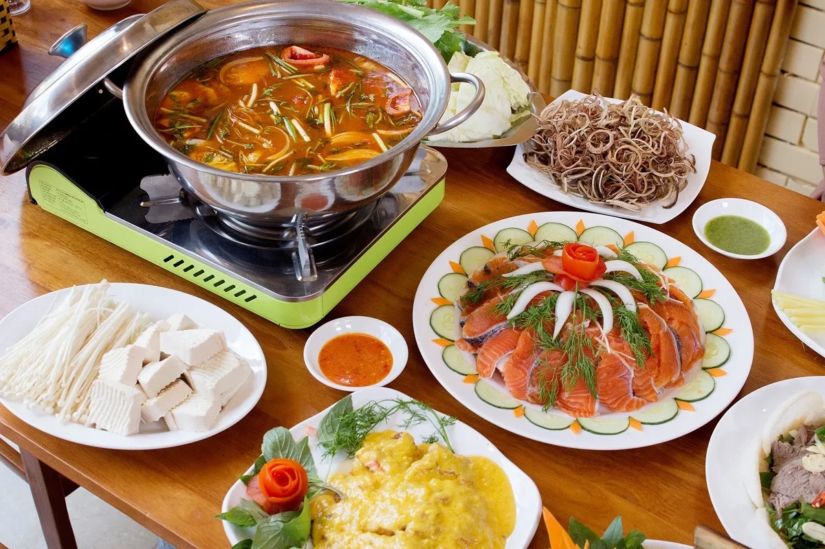 Sapa Dong Nhi salmon hotpot