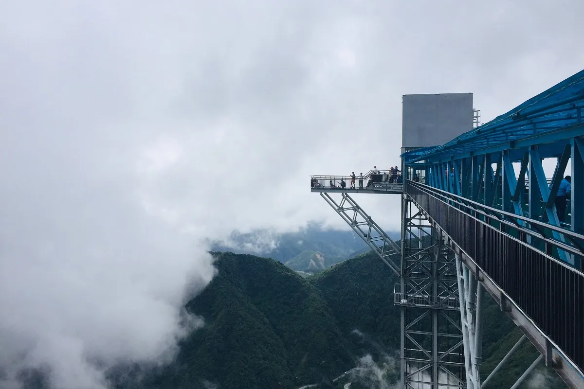 Hovering at an altitude of 2000m along the Sapa glass bridge