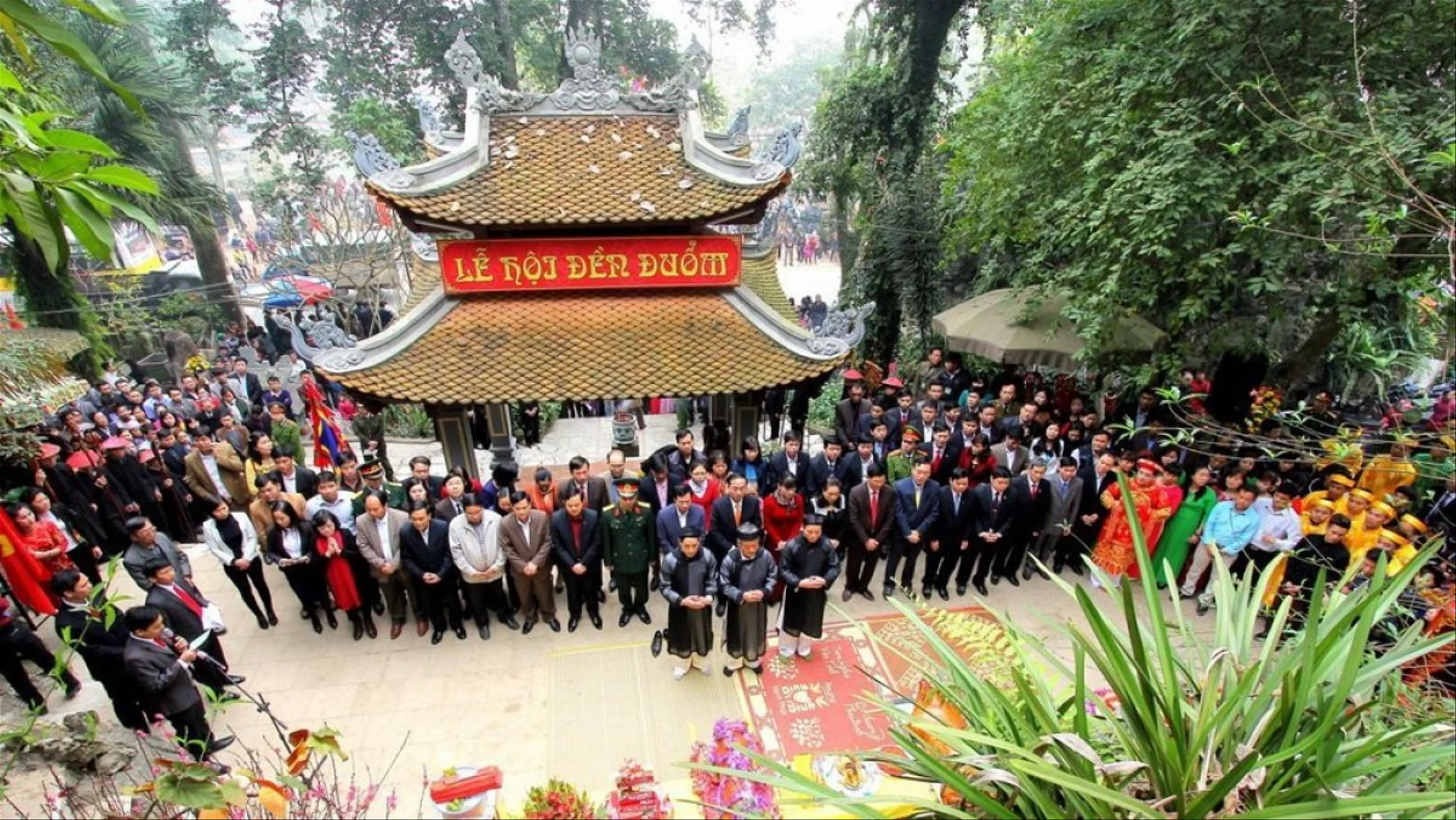 Hòa mình vào không khí của hội đền Đuổm đầu xuân