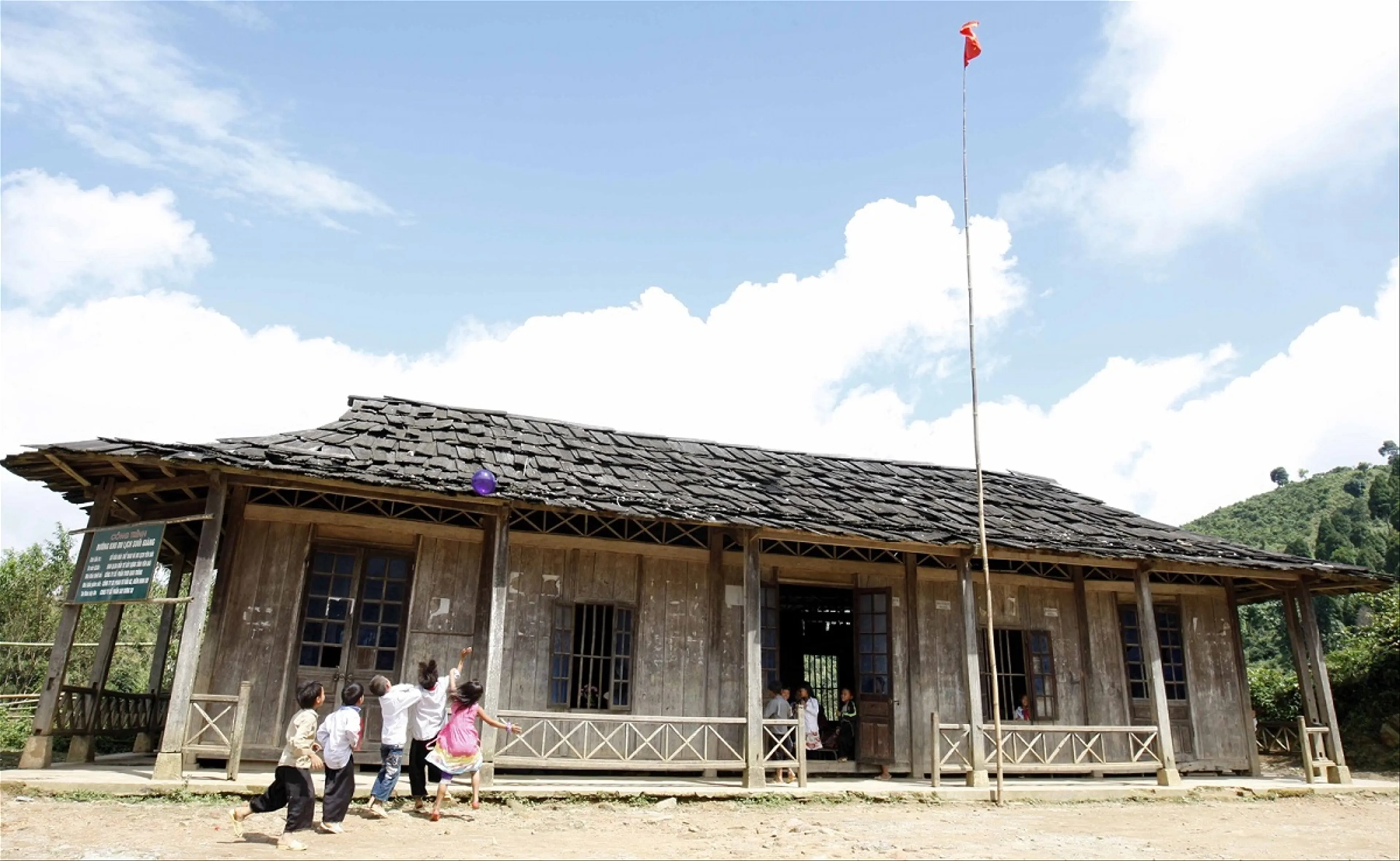Khám phá làng Pơ Mu nơi được mệnh danh là miền cổ tích giữa Sơn La