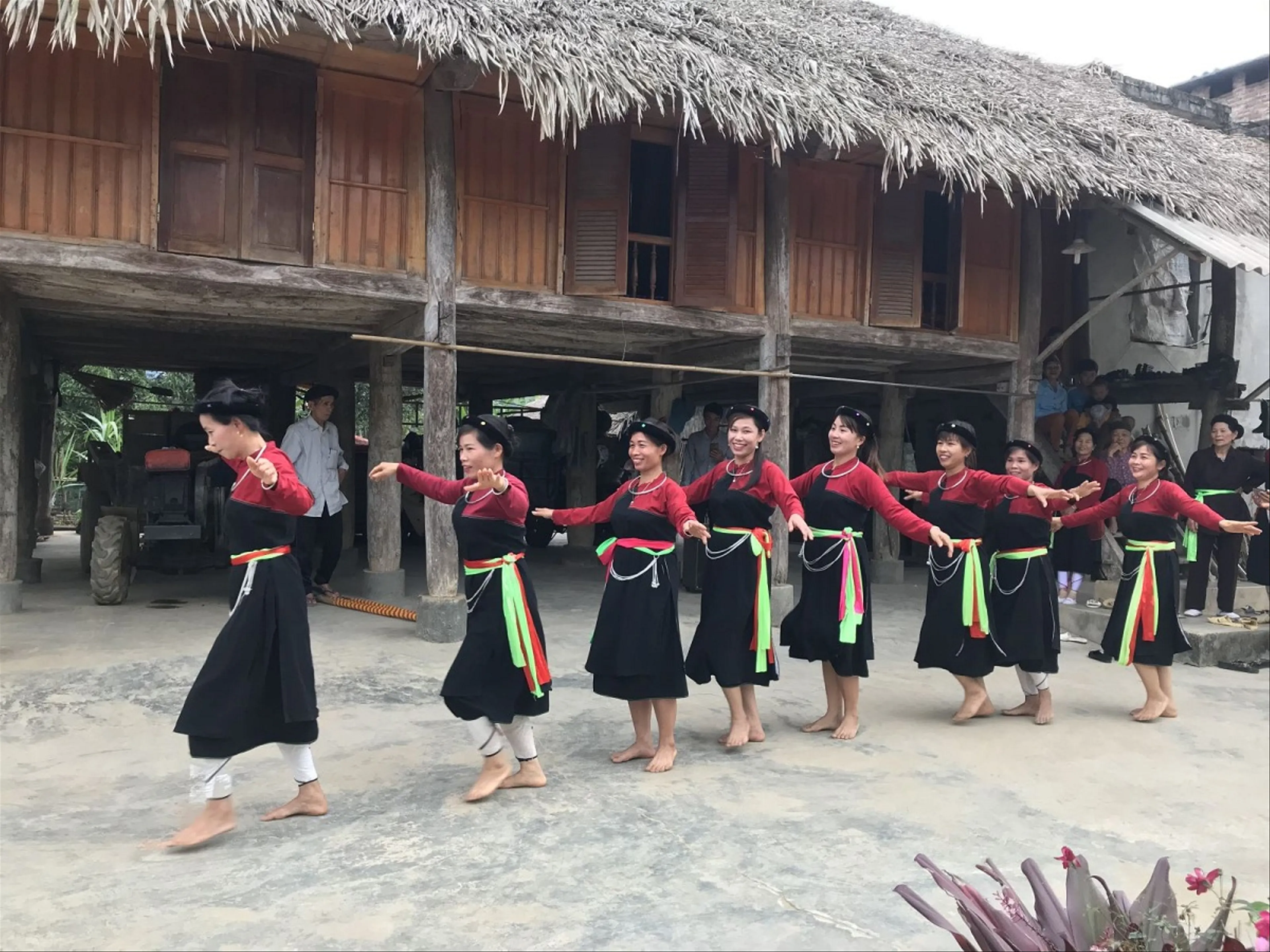 Nét độc đáo trong trang phục nữ các dân tộc ở Yên Bái