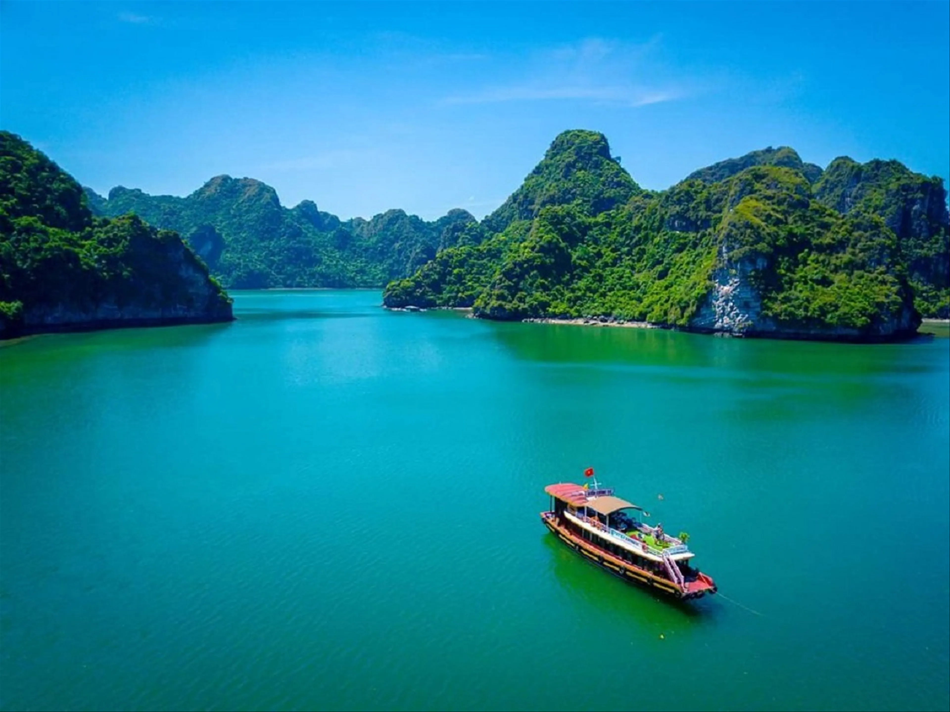 Tàu cao tốc Hải Phòng Cát Bà tha hồ ngắm cảnh, xê dịch cực nhanh