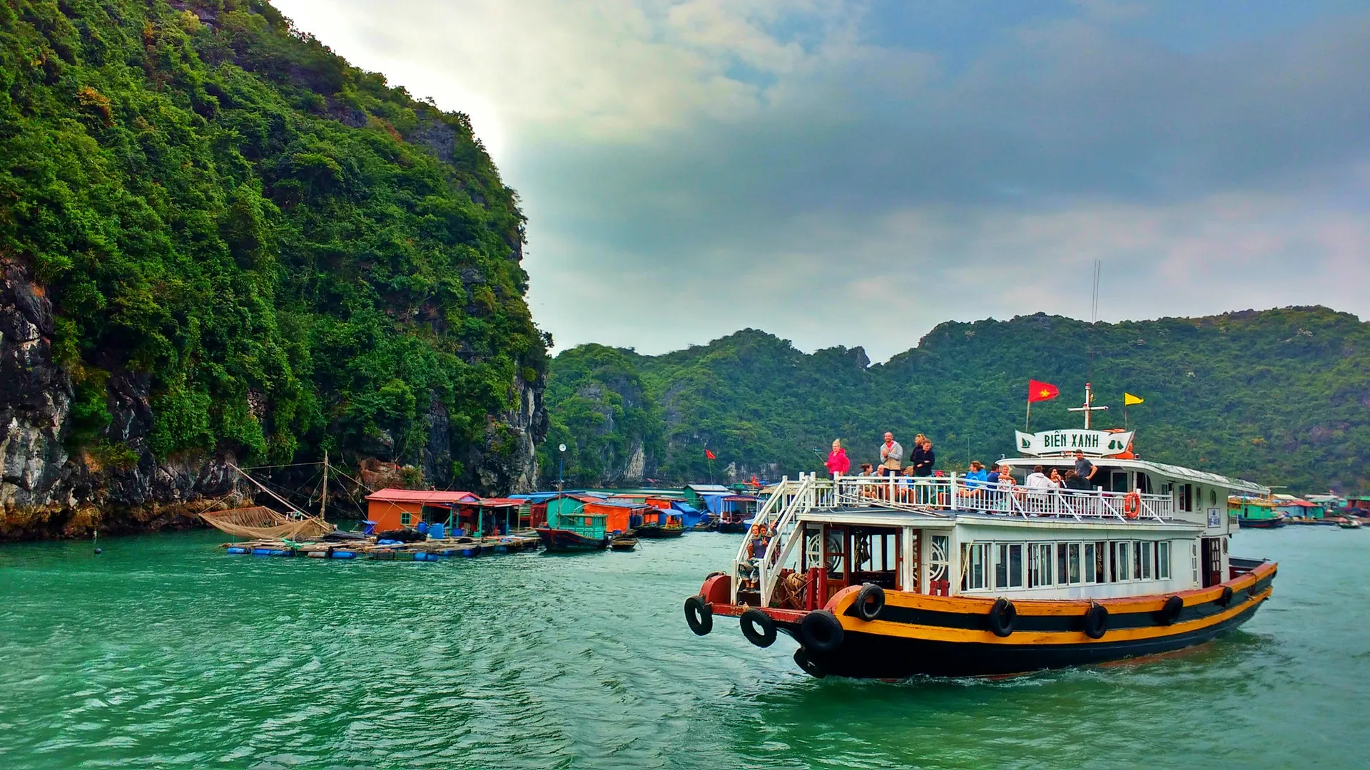 River cruise at Halong Bay