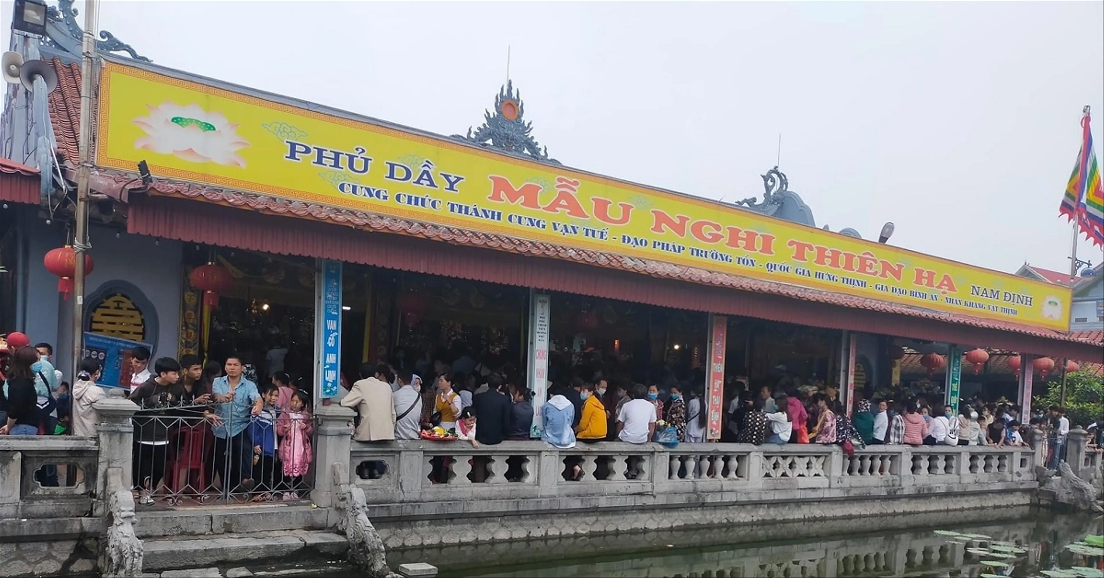 Kinh nghiệm du lịch Phủ Dầy Nam Định chiêm bái và xin lộc cầu may