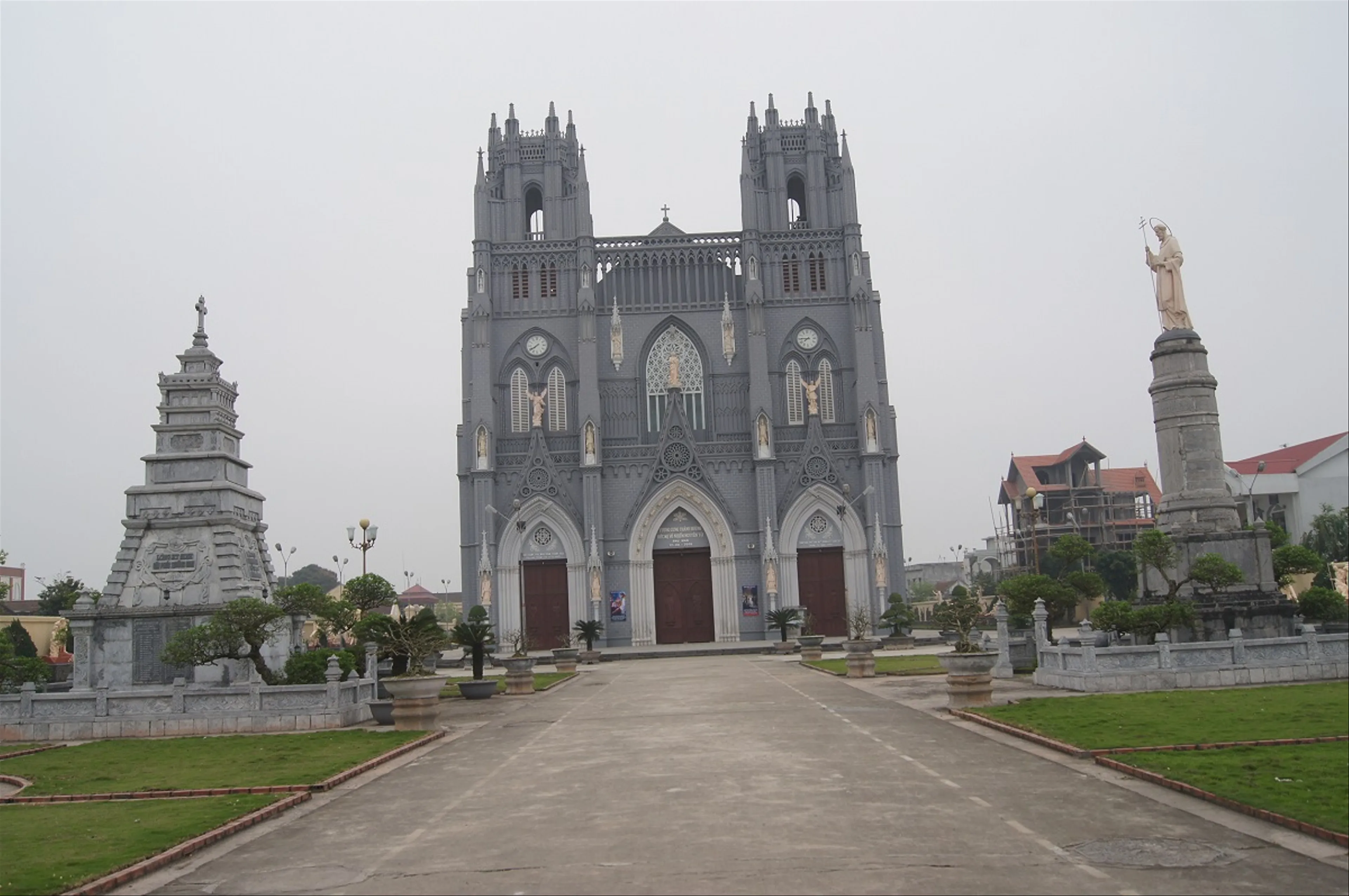 Thăm quan vương cung thánh đường Phú Nhai góc check in lộng lẫy tựa trốn trời Âu ở Nam Định