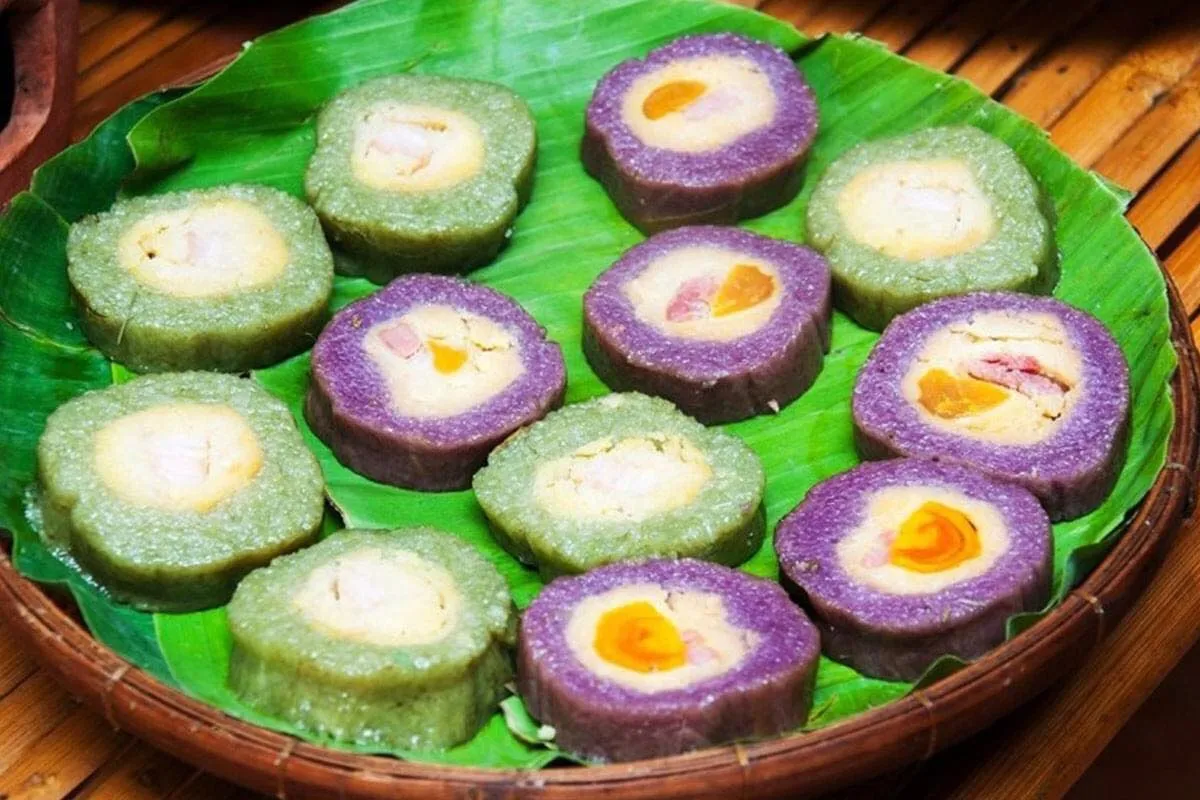 bánh tét mặt trăng