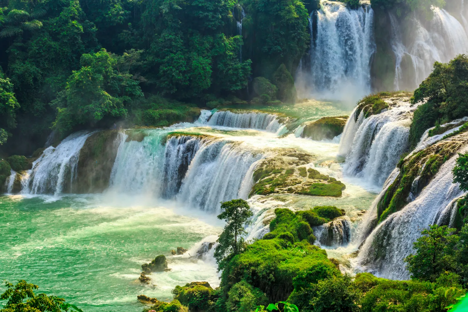 Second level of Ban Gioc Falls