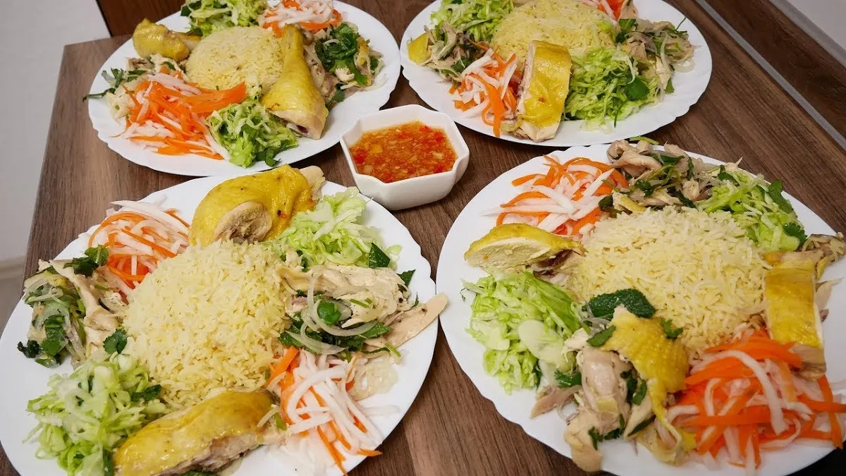 cơm gà bà Lắm
