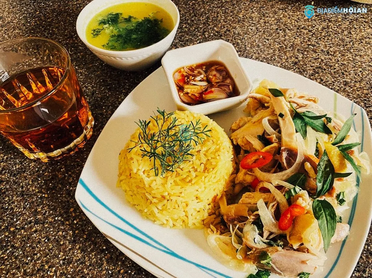 cơm gà bà Nga