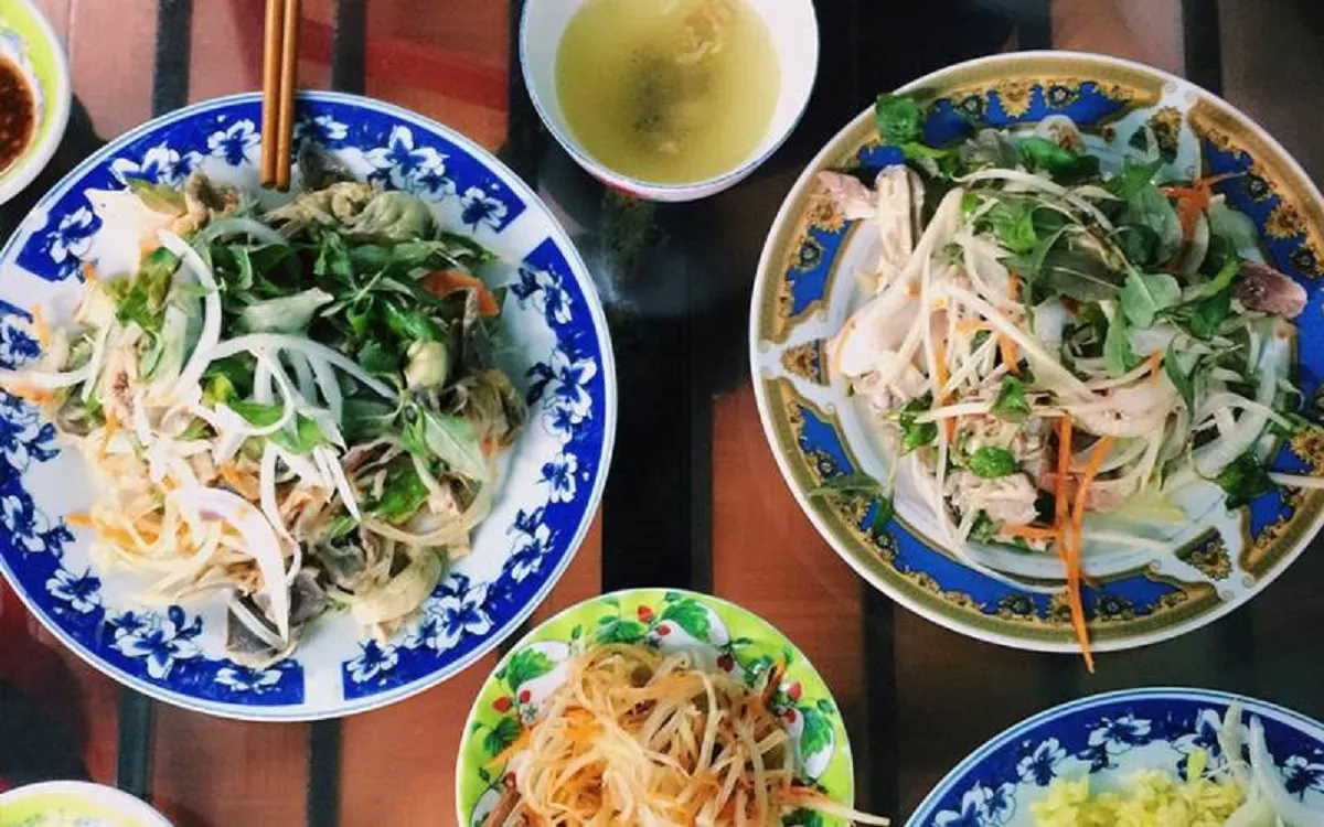 cơm gà bà Thuận