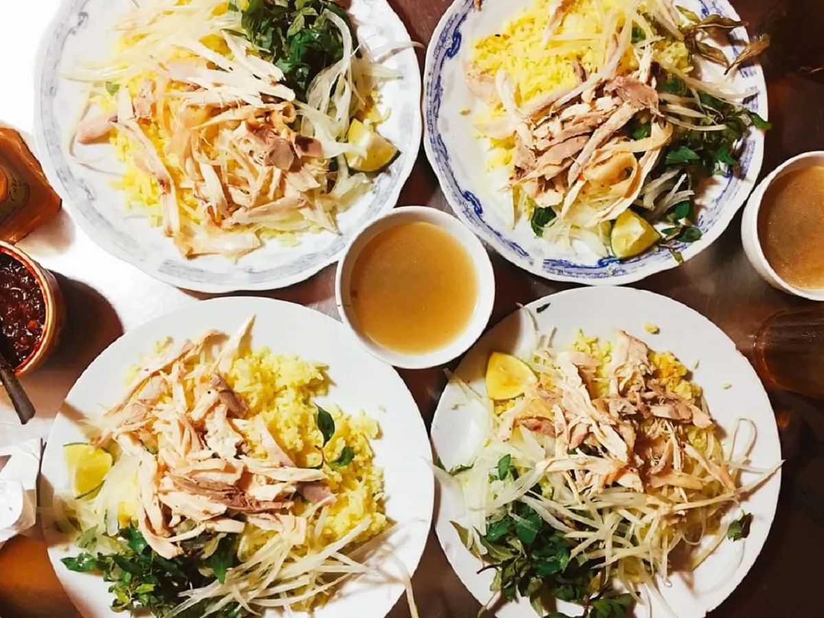 cơm gà cô Hương
