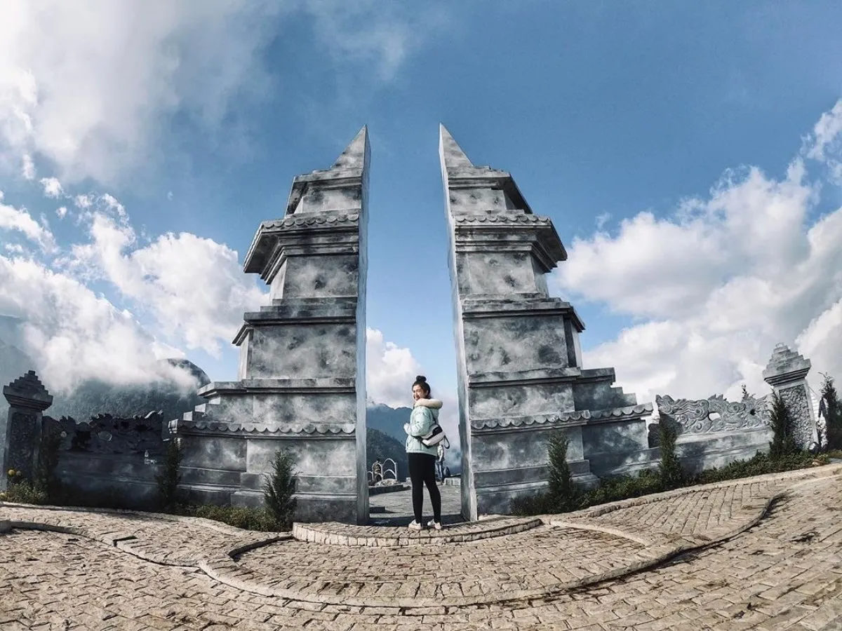 Heaven's Gate - ideal check-in location