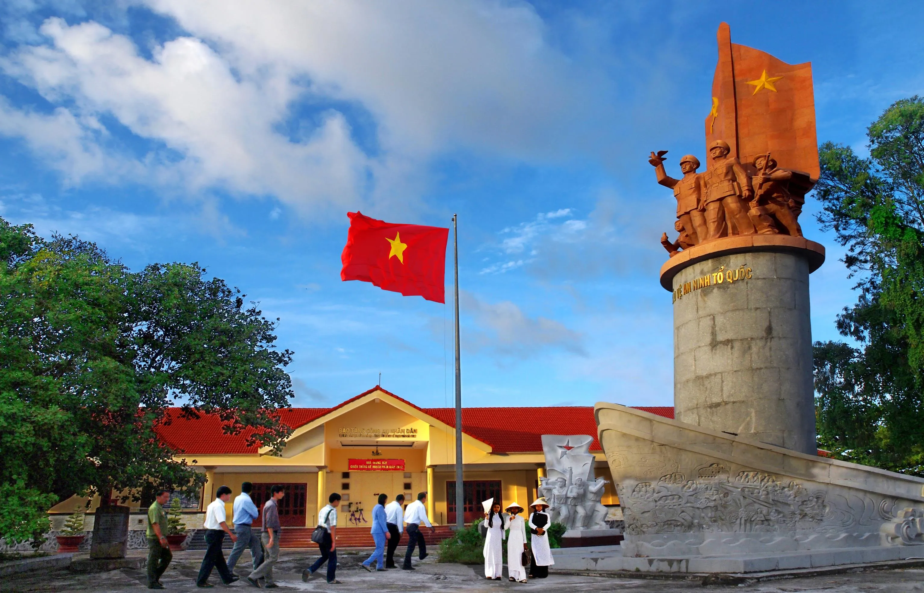 Di tích lịch sử Hòn Đá Bạc