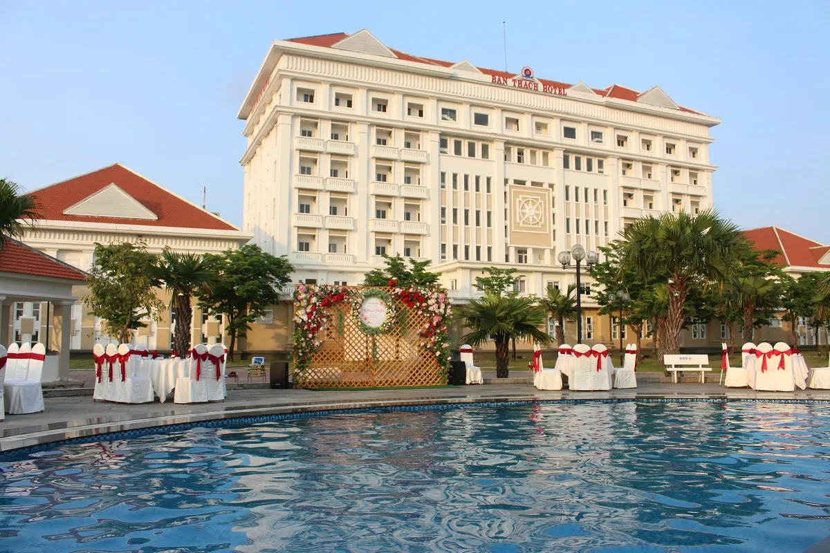 khách sạn Ven Sông Bàn Thạch