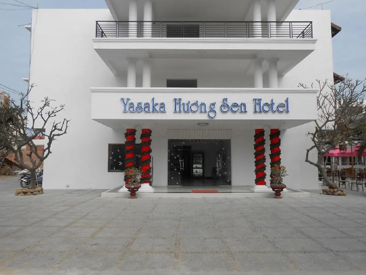 yasaka Hương Sen Hotel