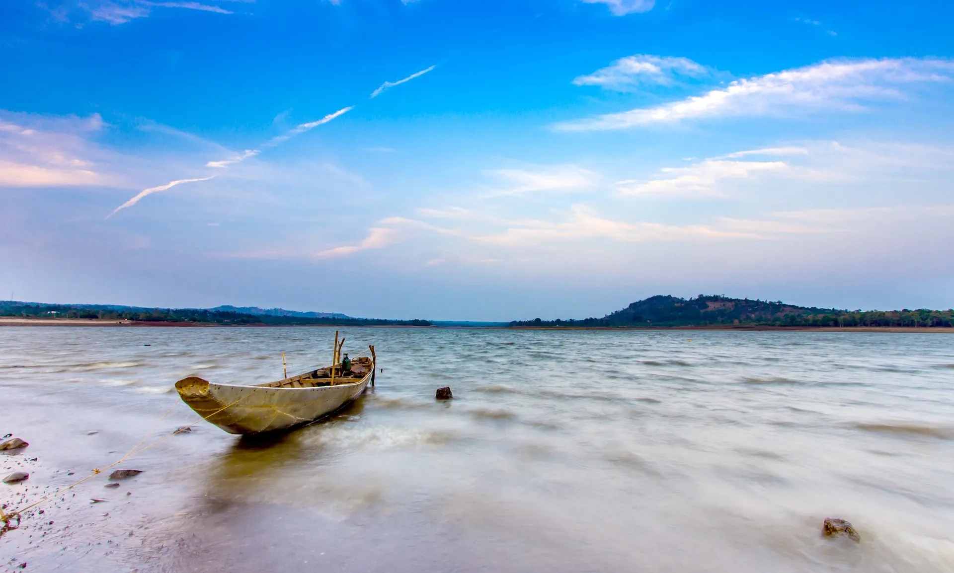 Wooden boat in Lak Lake