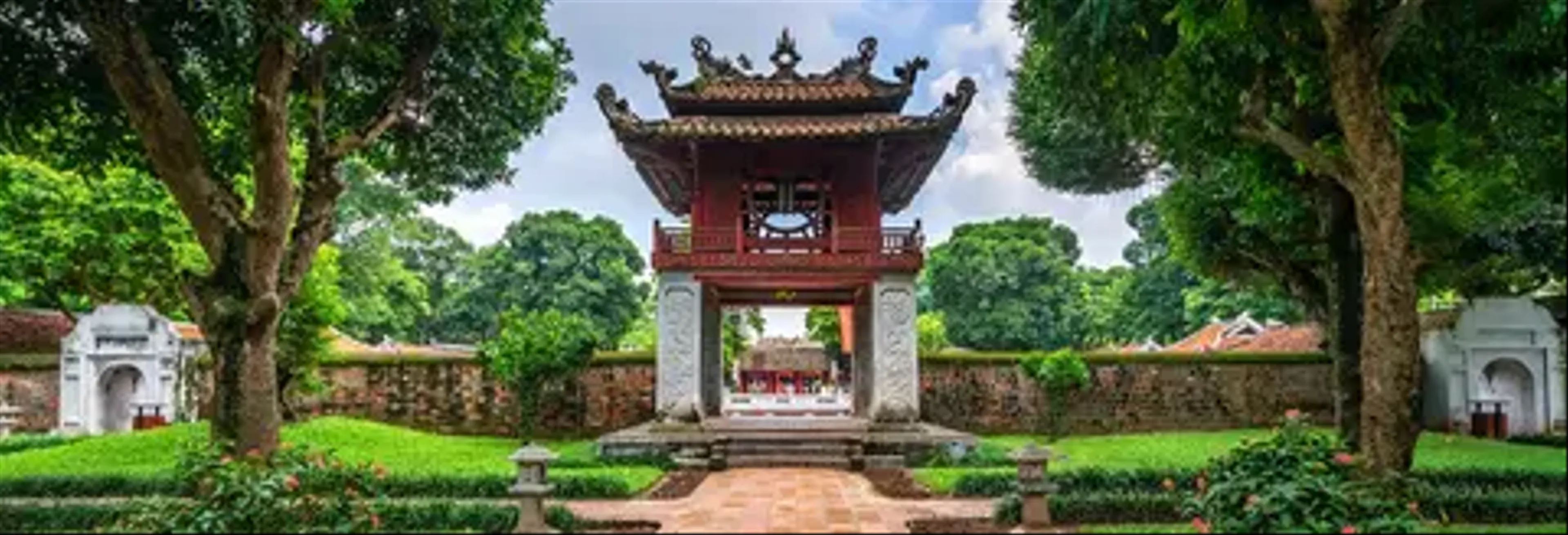 Tham quan Văn Miếu Quốc Tử Giám – Trường Đại học đầu tiên ở Việt Nam