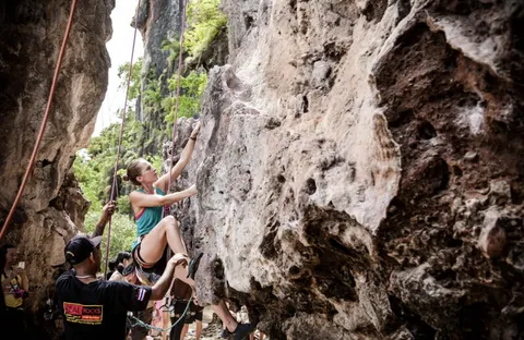 Leo núi đá Rock Climbing