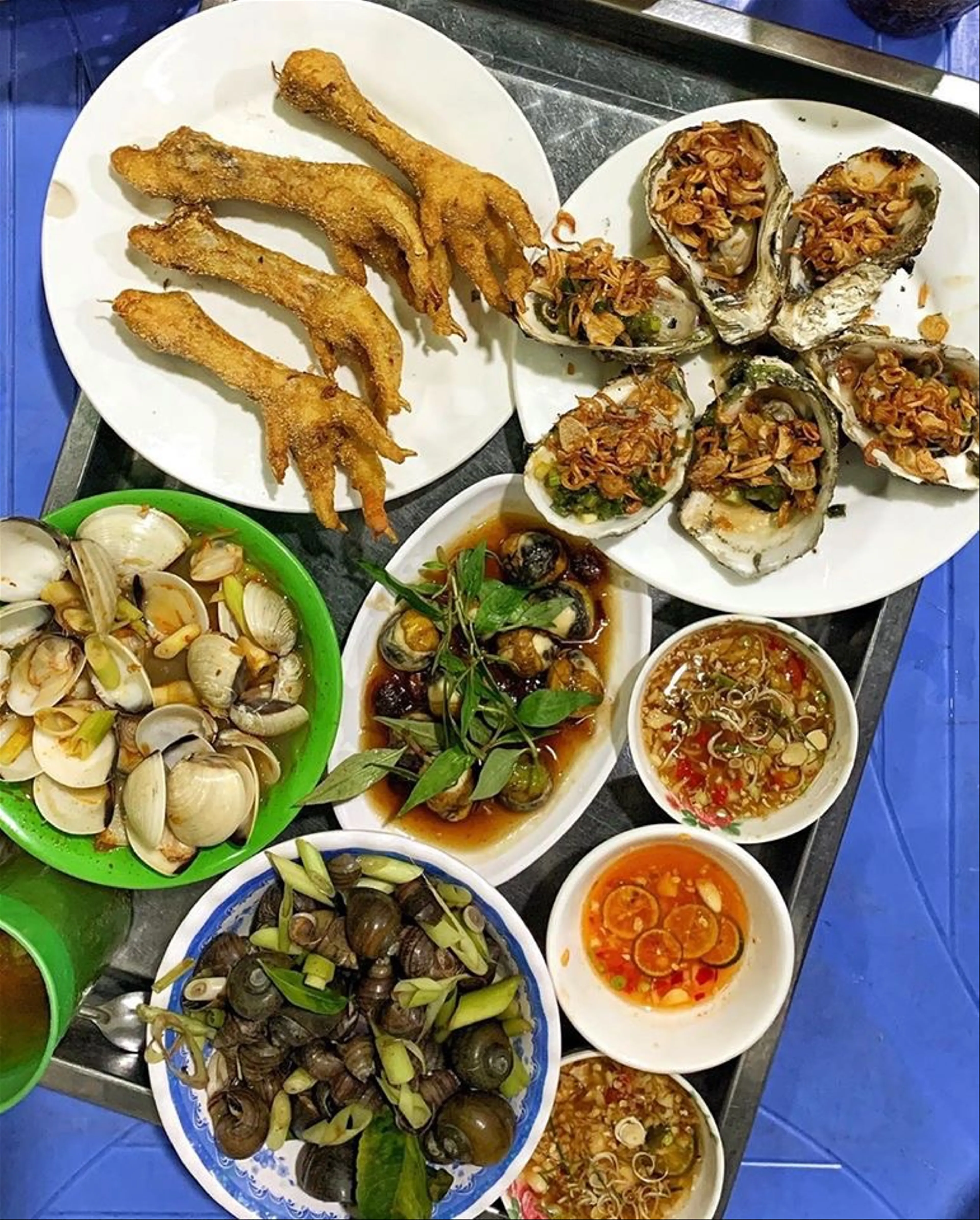 Khám phá 5 khu chợ ẩm thực nổi tiếng với những món ăn ngon tại Hà Nội