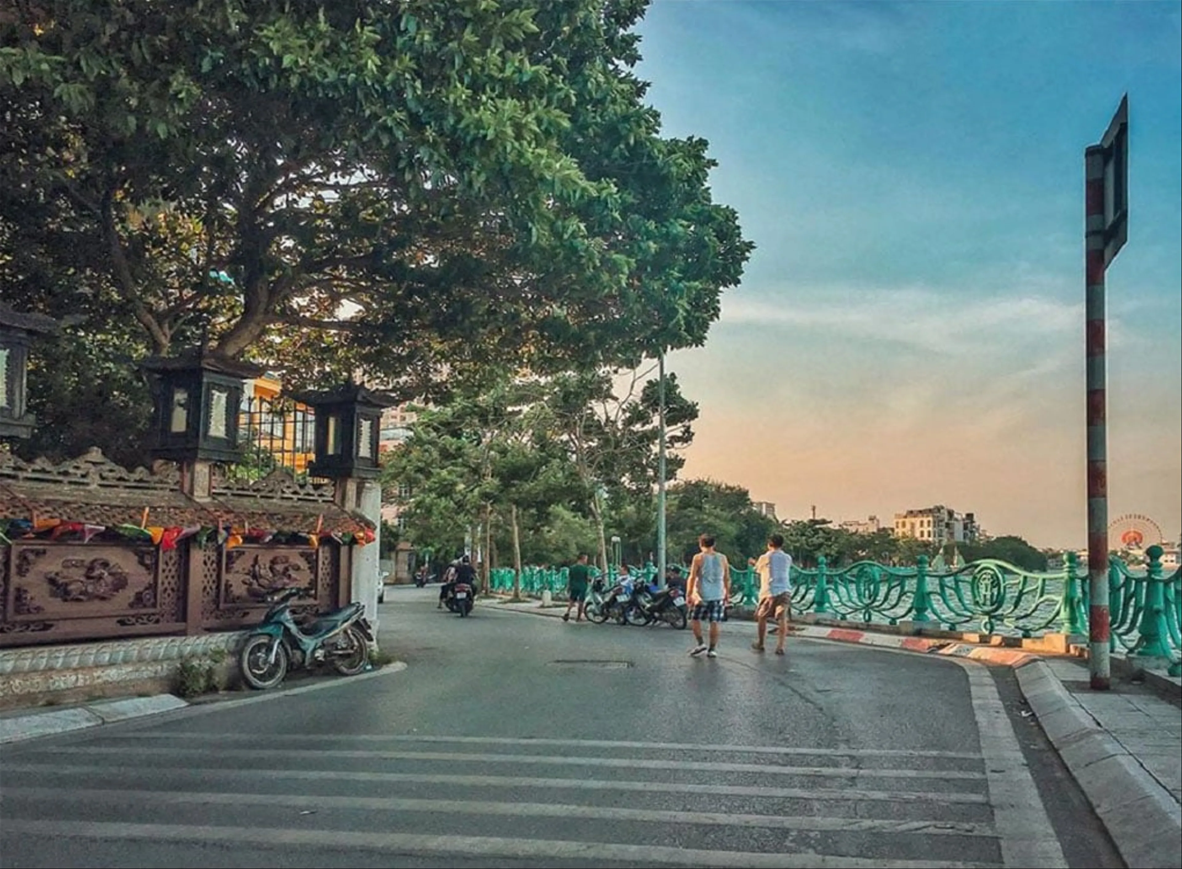 Top những địa điểm check-in bạn phải thử khi đến Hồ Tây