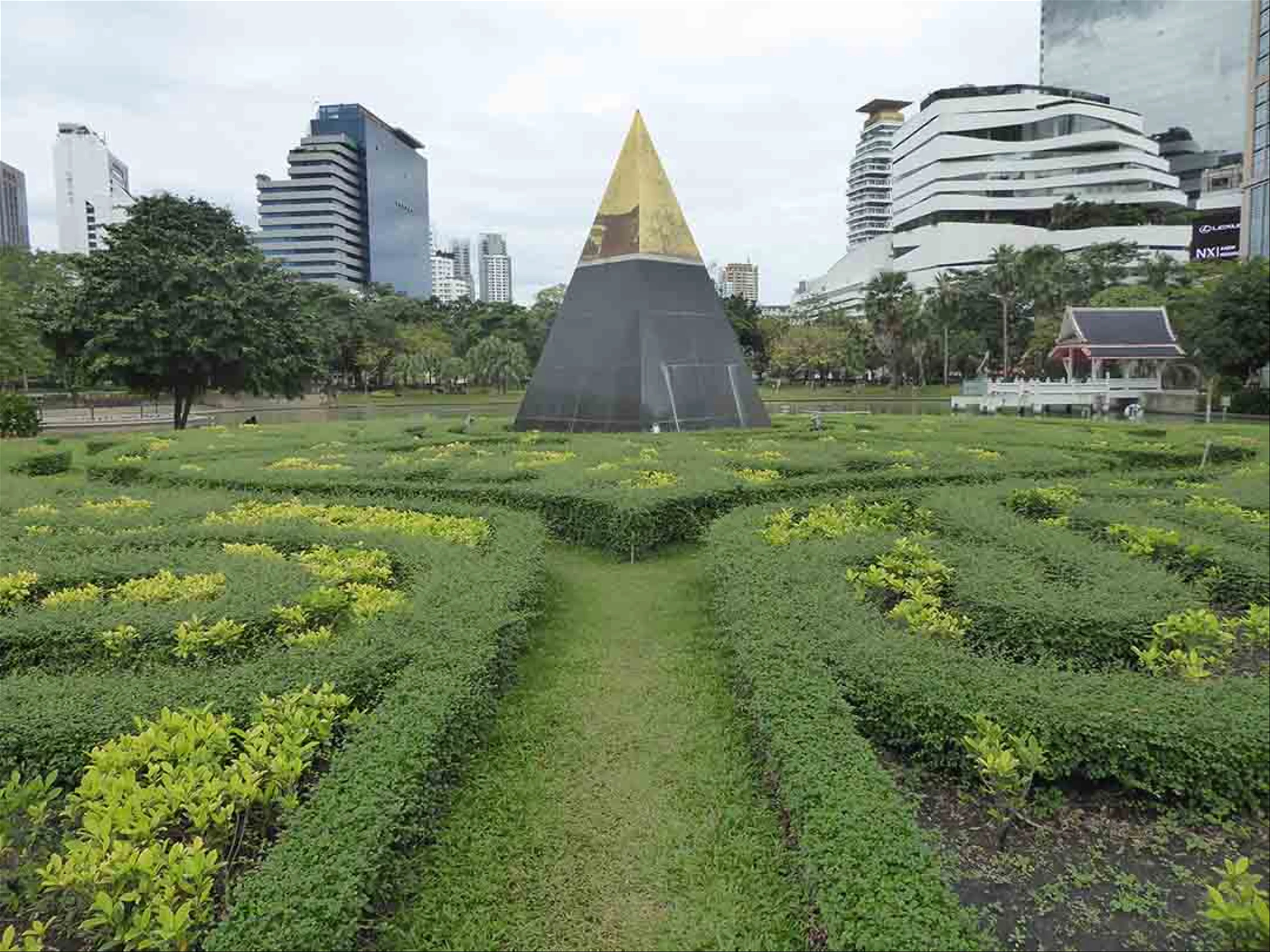 Benchasiri Park
