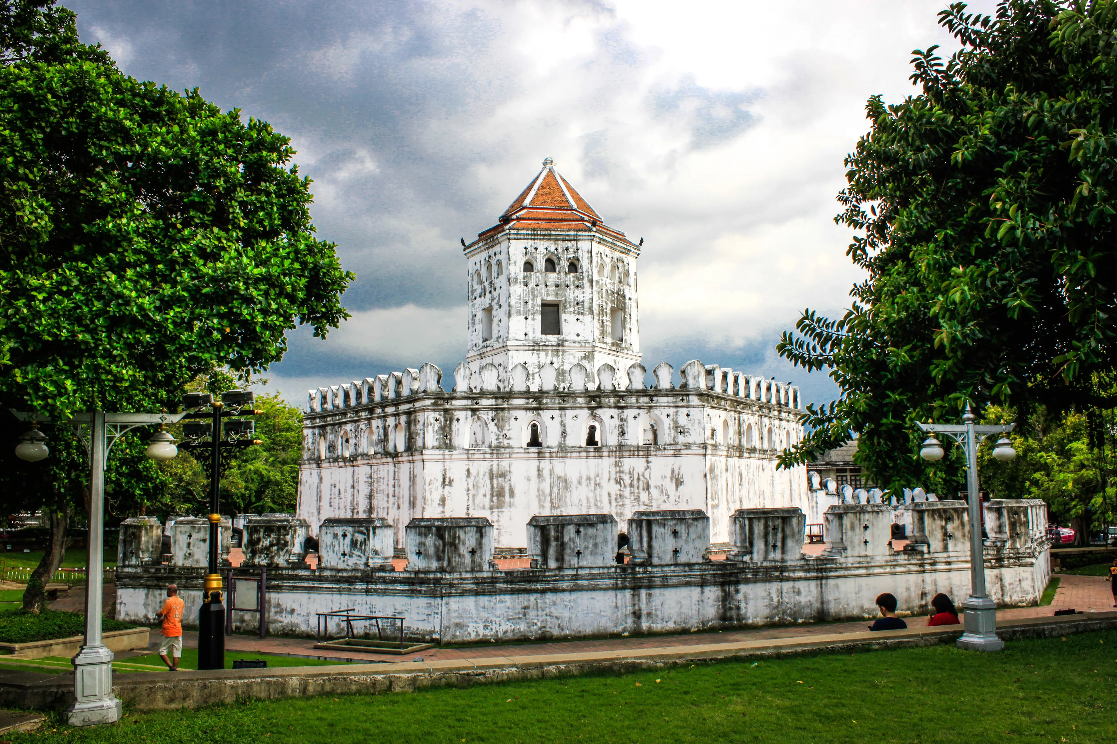 Phra Sumen Fort