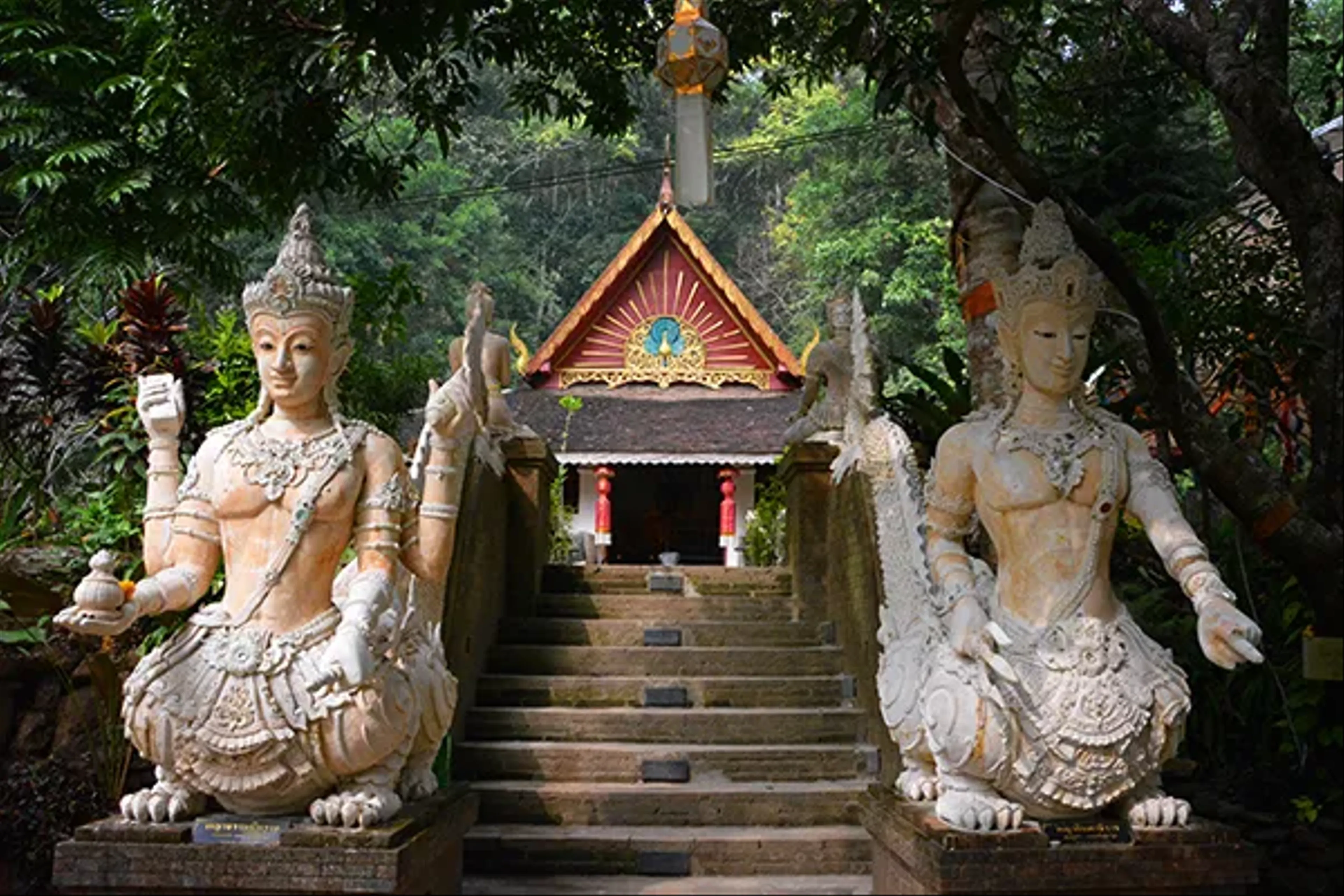 Wat Pha Lat Trail