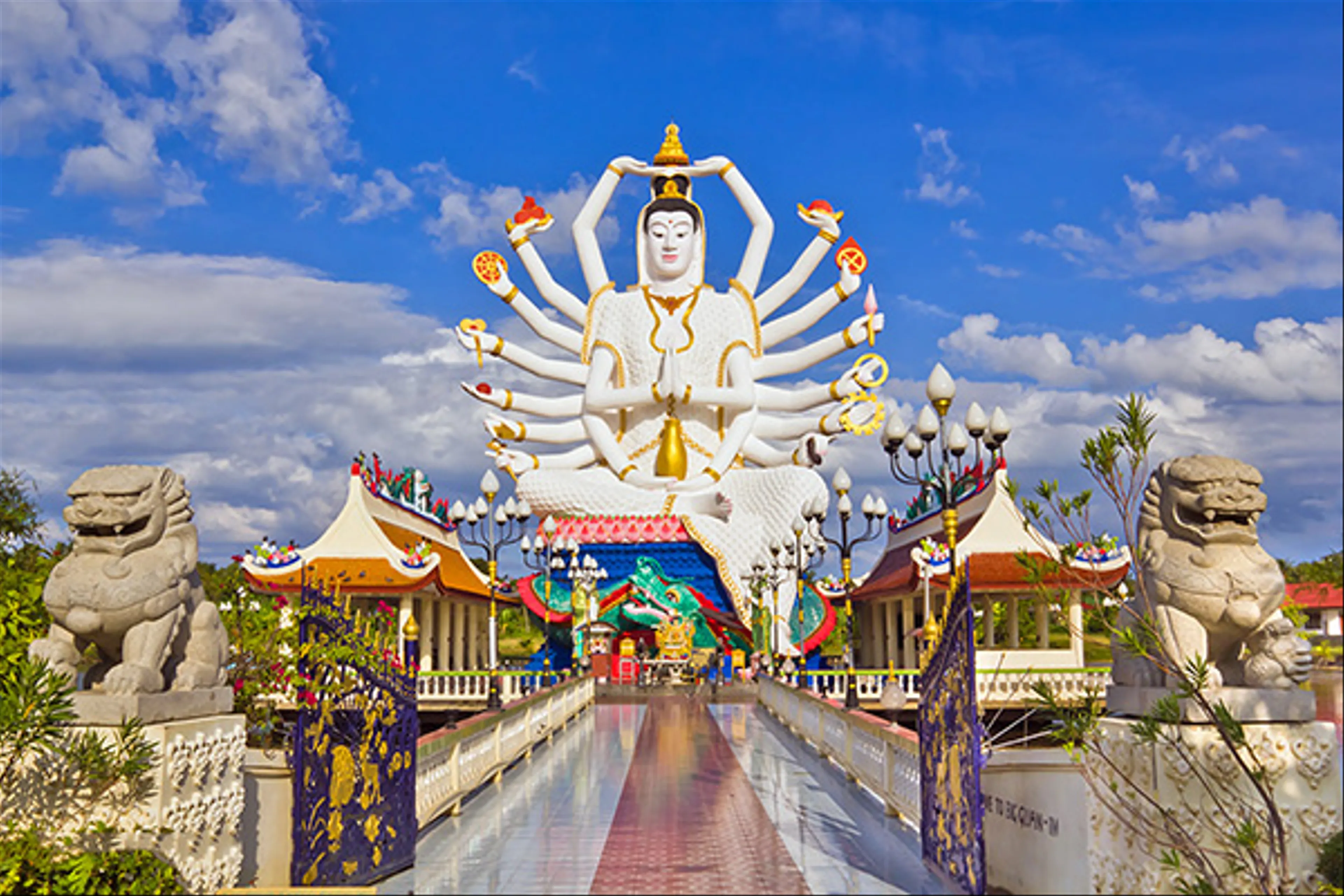Wat Plai Laem