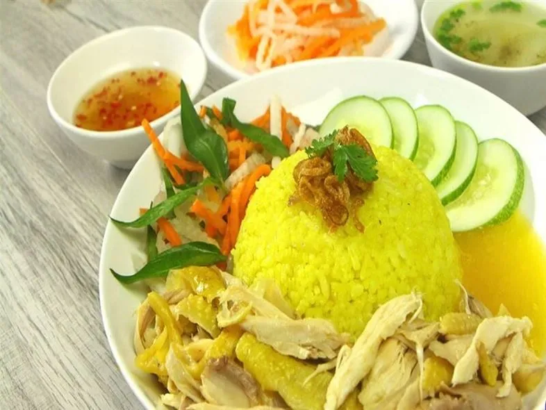 Cơm gà Phú Yên cũng rất hấp dẫn