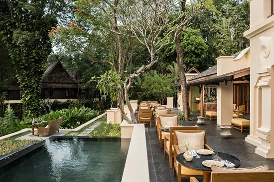Khách sạn Four Seasons Resort