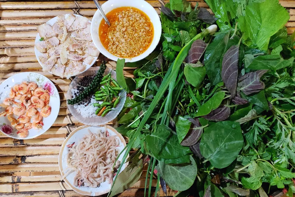 Gỏi lá là món ăn mang đậm bản sắc văn hóa của người Tây Nguyên